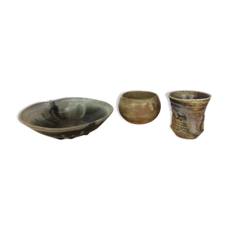 Cup and pots in sandstone, blue ceramic