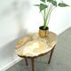 Oude houten tafel met marmeren blad