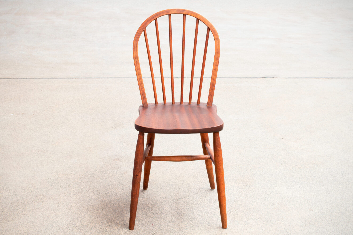 Série de 4 chaises scandinaves à dossier baton 1960