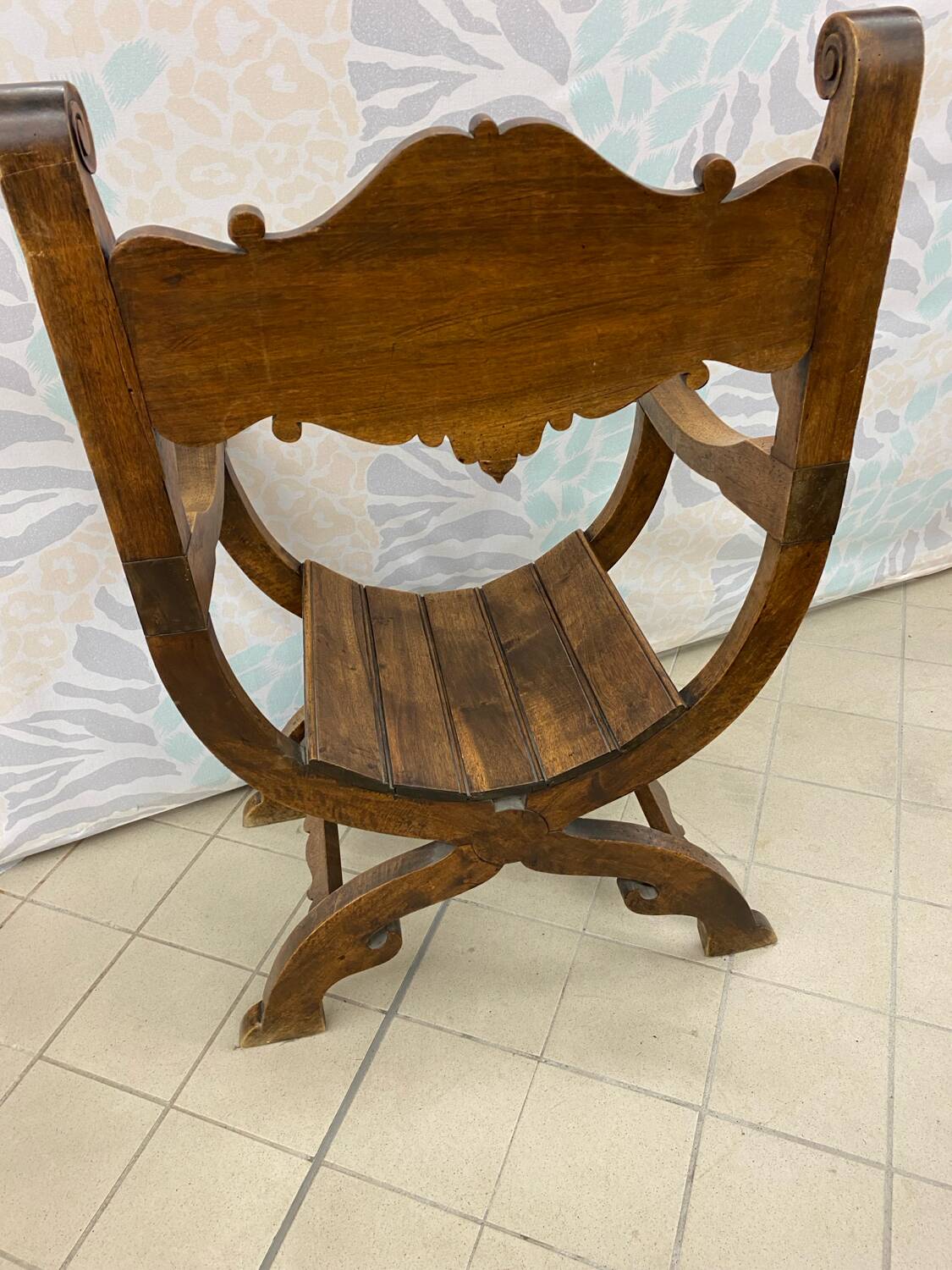 Dagobert armchair, 19th century walnut. Very good state.