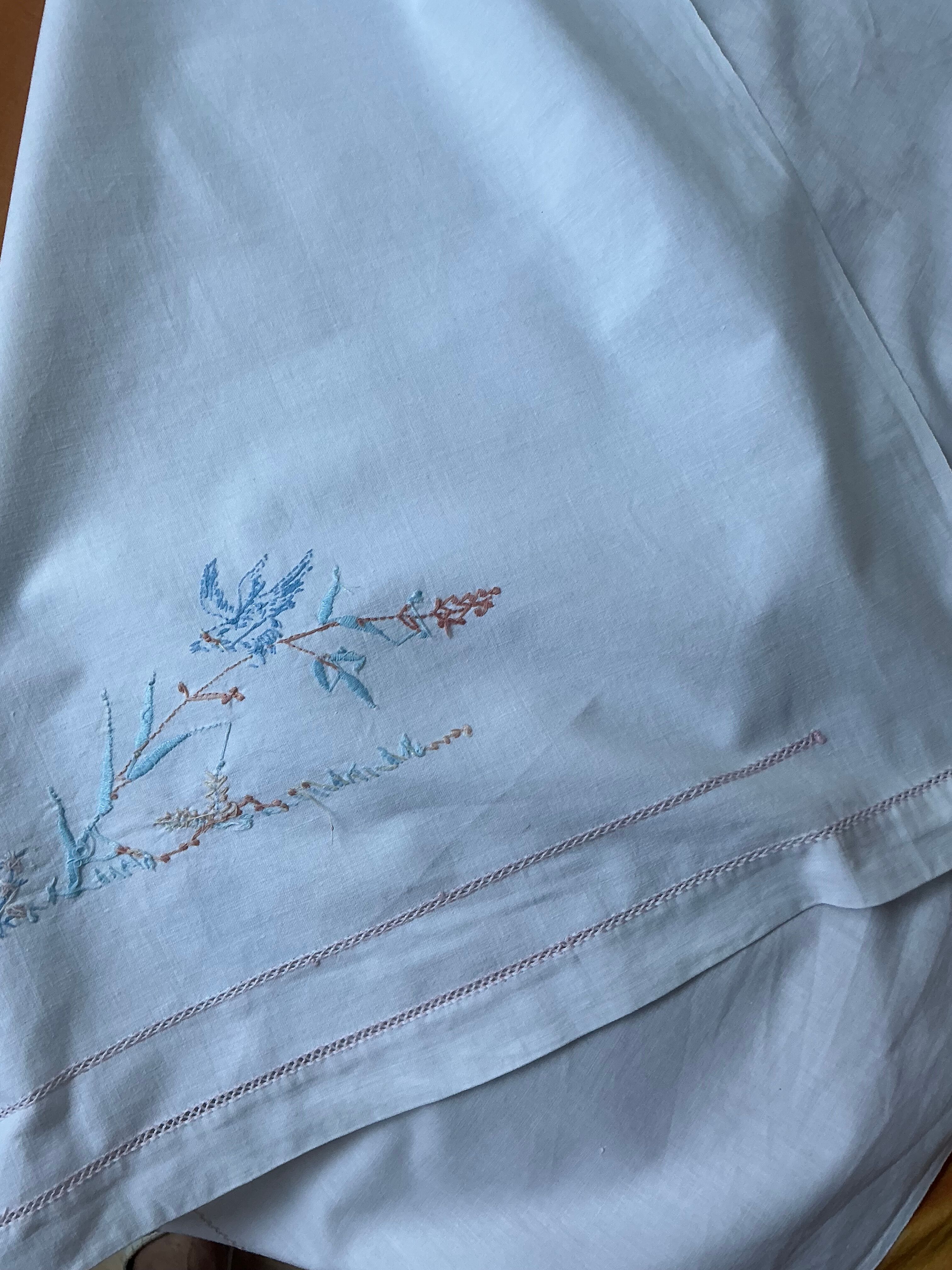 Embroidered children's sheet 112 X 78 cm
