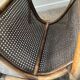 Table d’appoint vintage en rotin avec porte revues