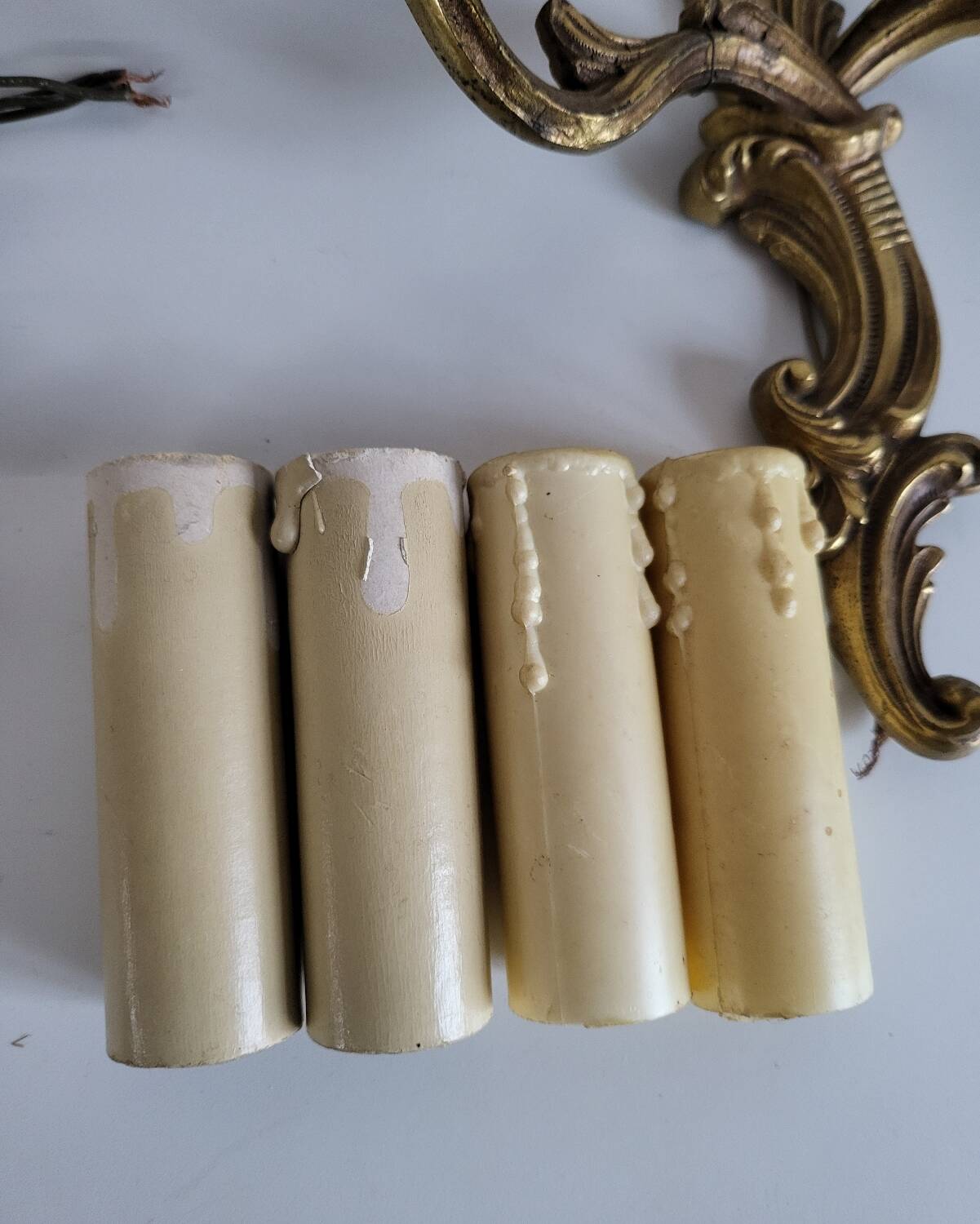 Ancienne paire d'appliques en métal doré style Louis XV - 2 lumières