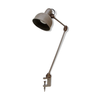 Articulated workshop lamp