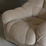 Paire de fauteuils vintage sculpturaux en tissu chenillé côtelé beige