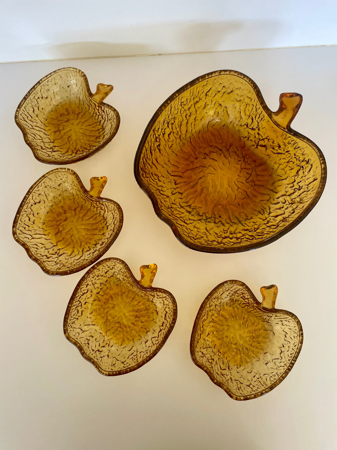 Service à dessert en verre ambré forme pomme fabriqué en Italie