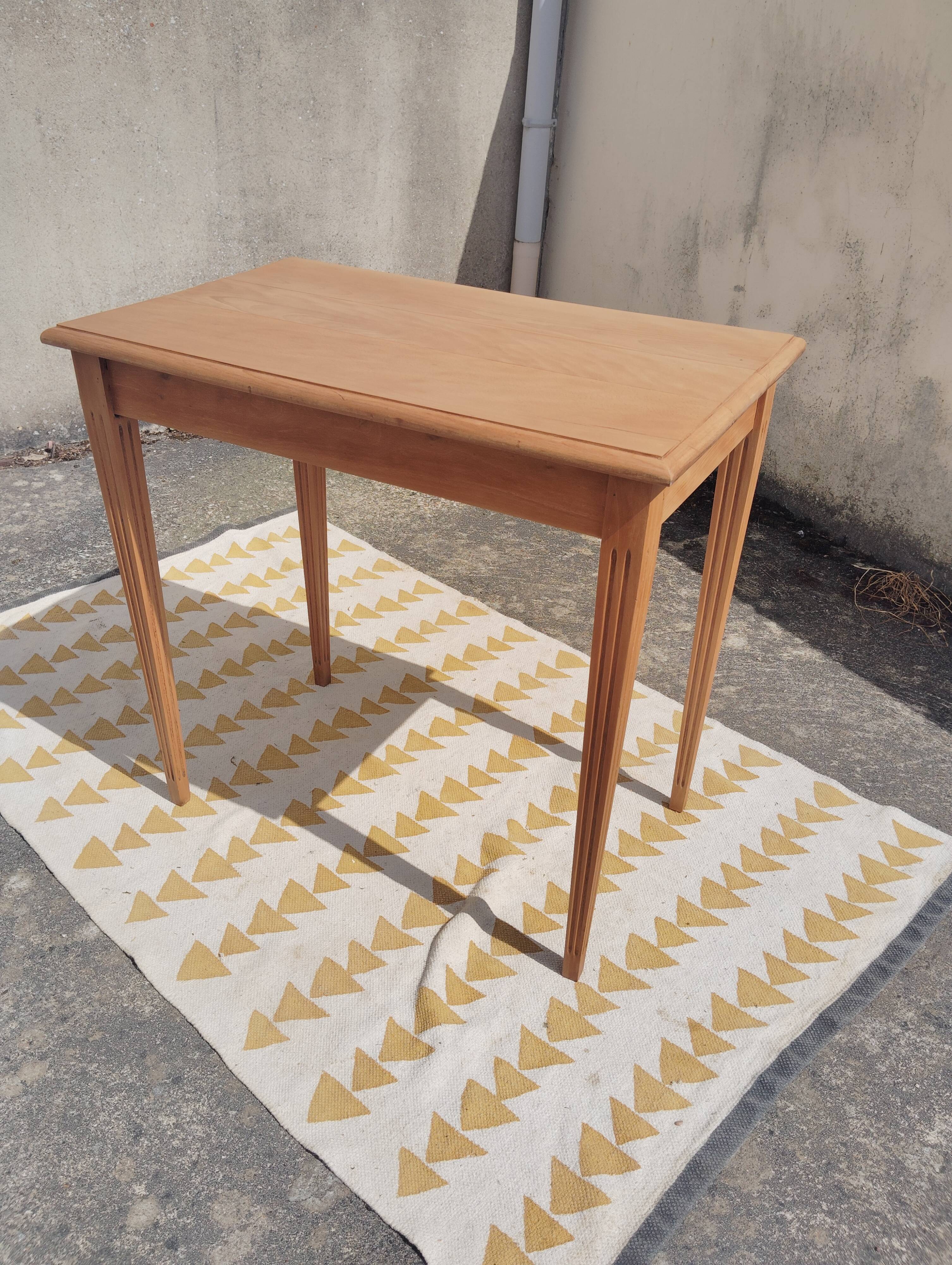 Table d'appoint ou bureau hêtre massif