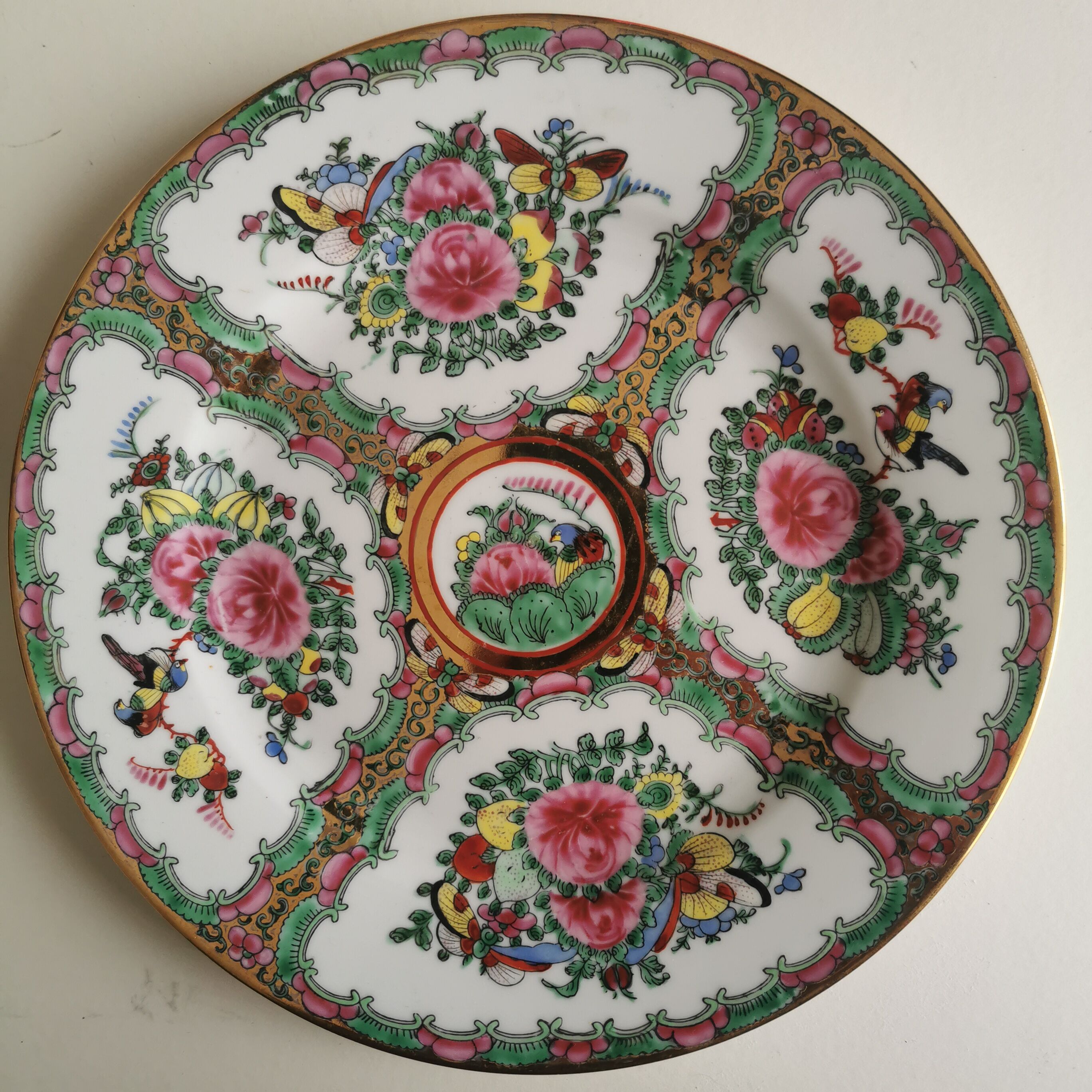 Chinese Zhongguo Zhi Zao porcelain plate, hand painted. 1960/1970