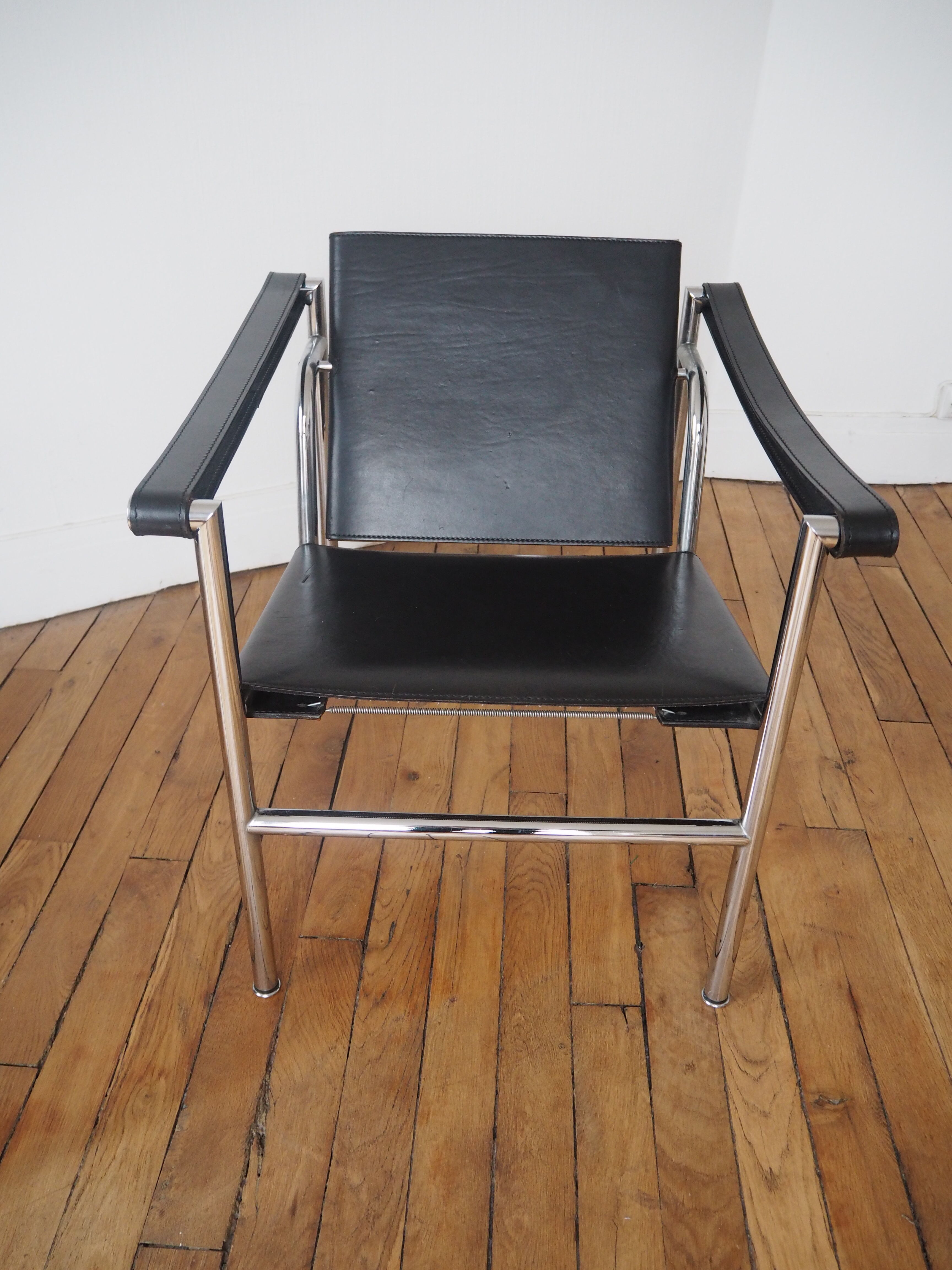 Paire de fauteuils LC1 par Le Corbusier