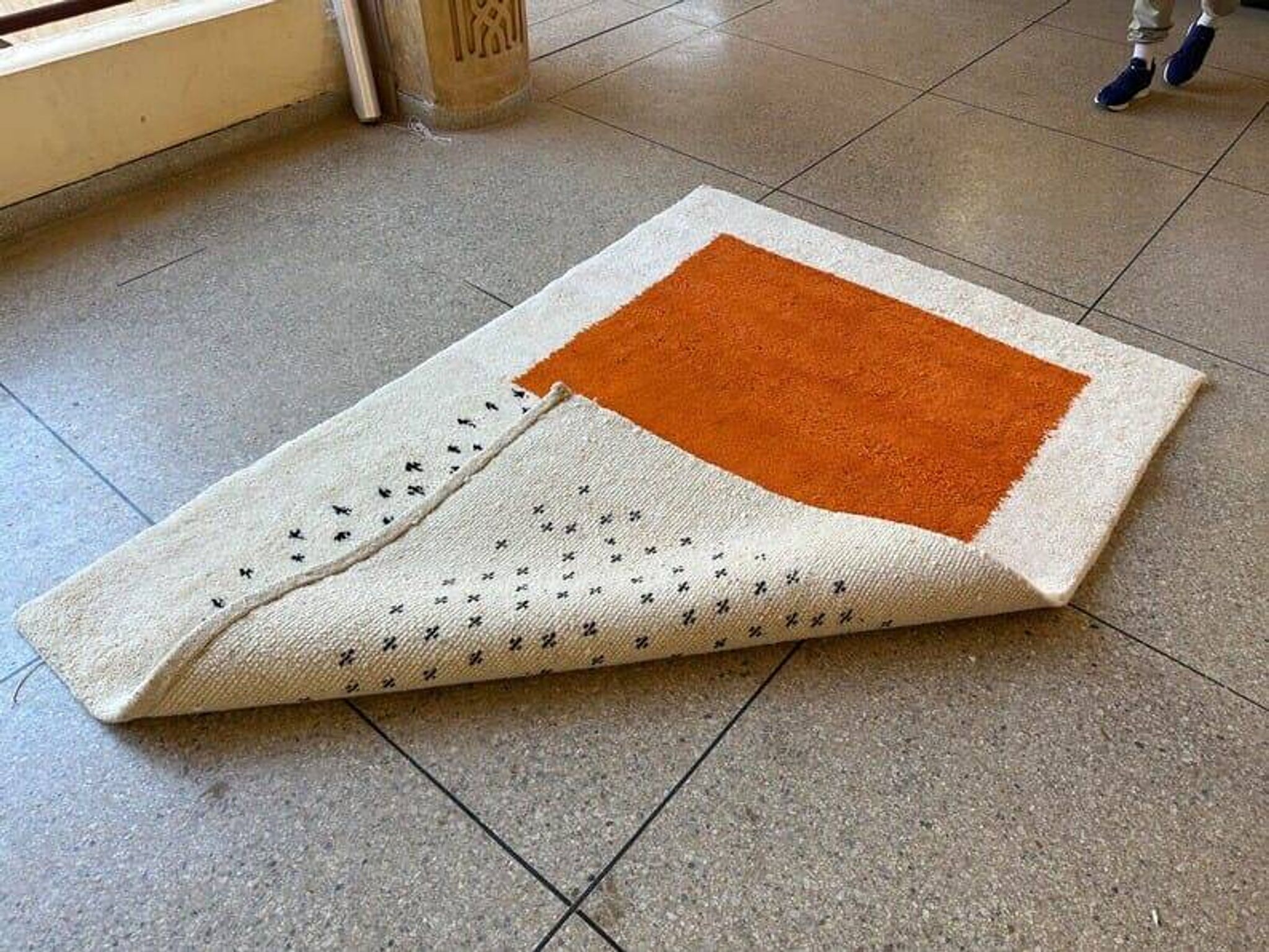 Handmade pure wool rug, size 150 x 250 cm.