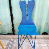 4 chaises colorées en fer