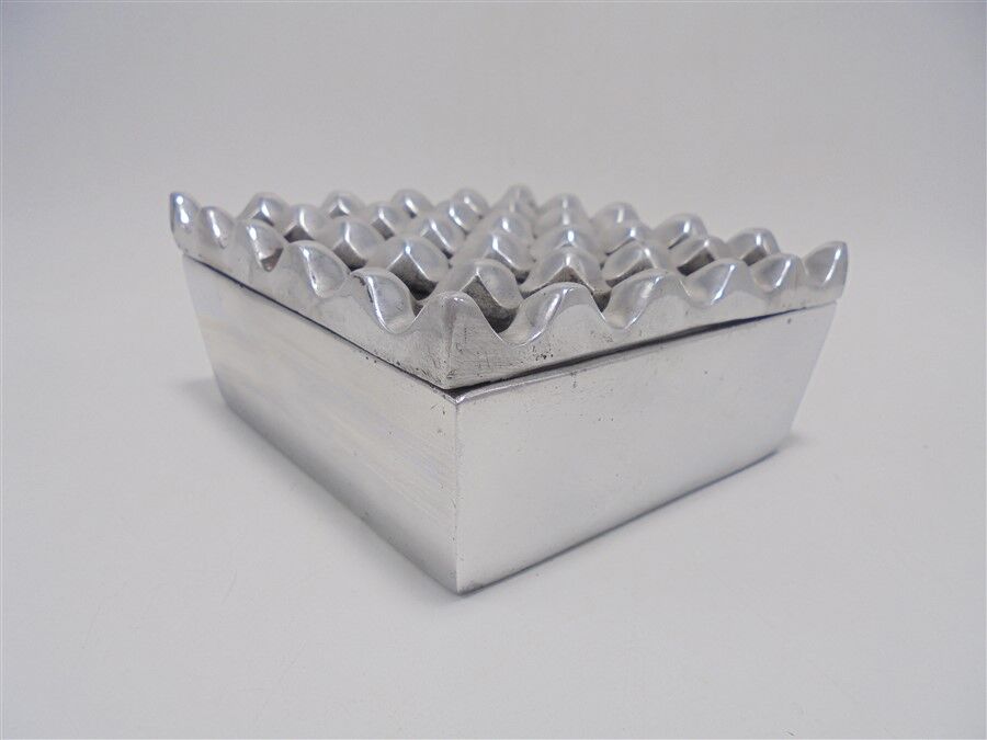 Aluminum design ashtray