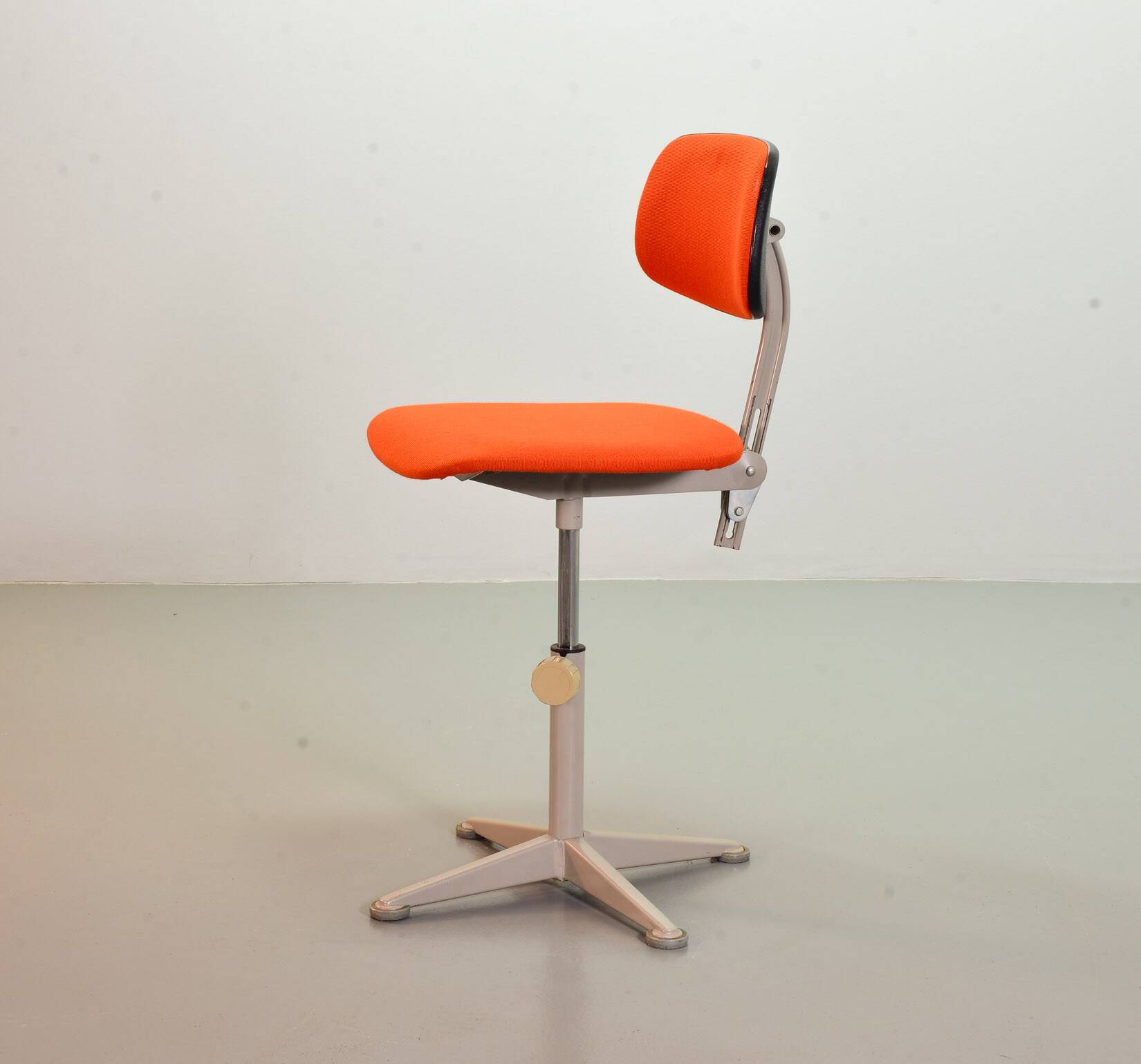 Ahrend De Cirkel Industrial Desk Chair with Orange Fabric Upholstery 1950s