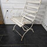 Ancien fauteuil de jardin en fer forgé et bois