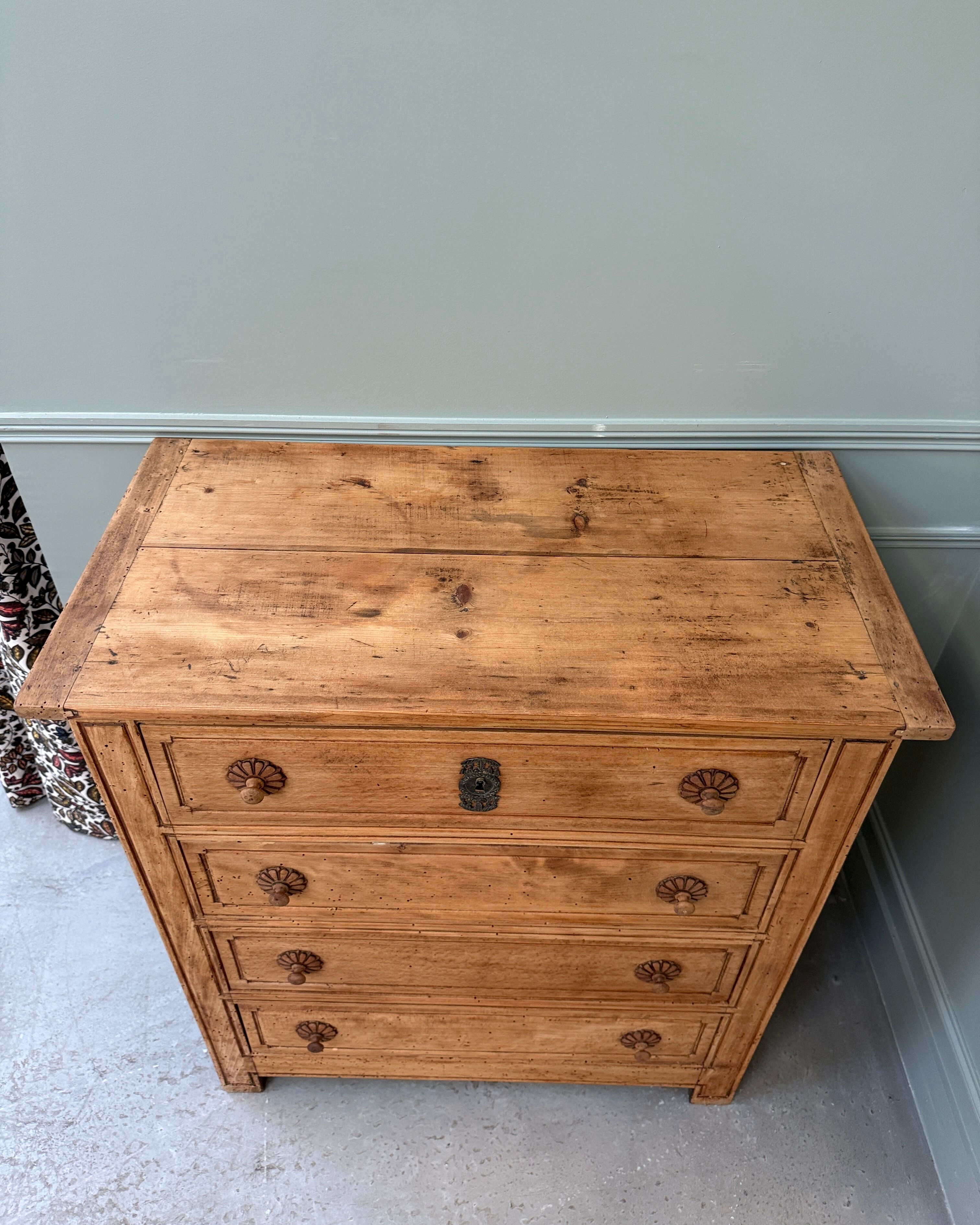 Commode ancienne campagnarde en pin massif (rénovée)