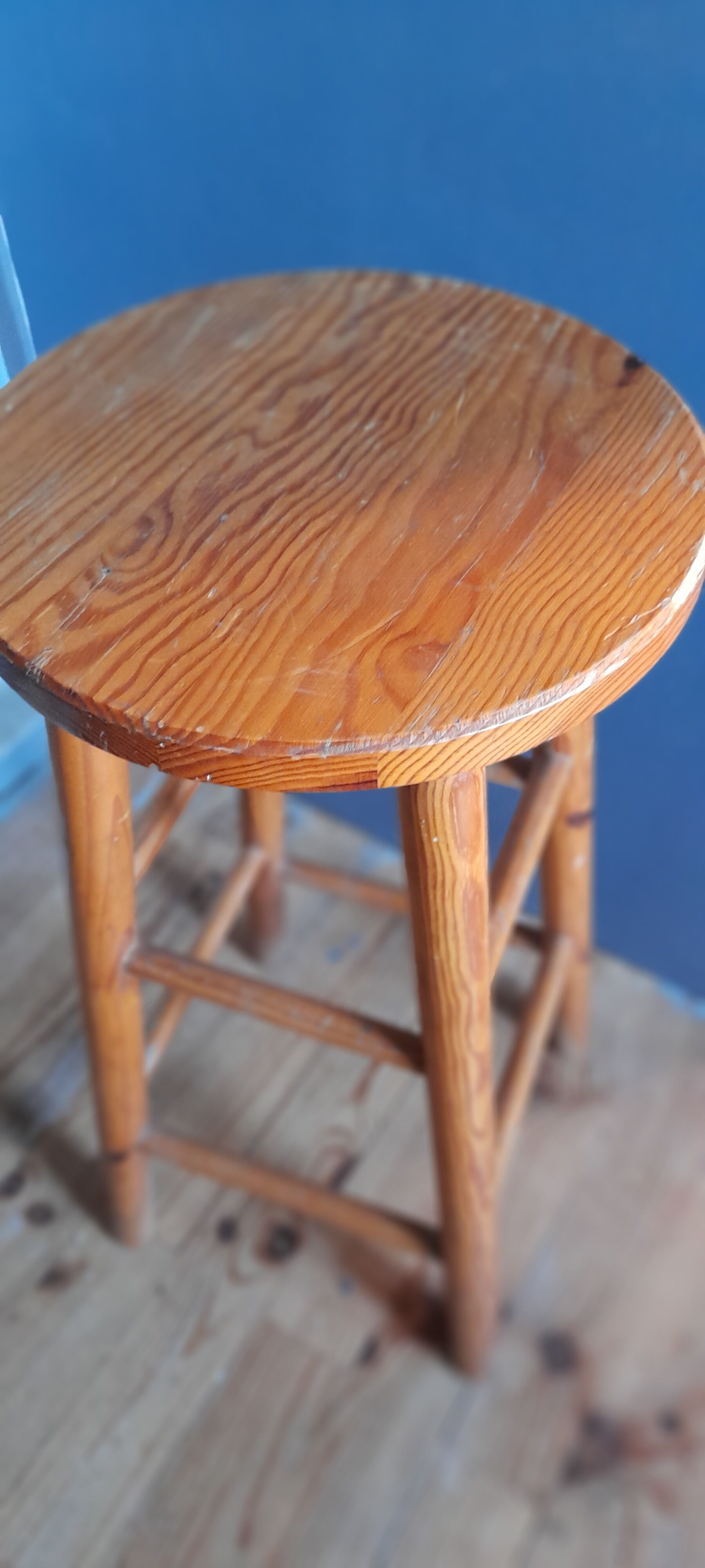 High bar stool in solid wood turned vintage 1970/1980
