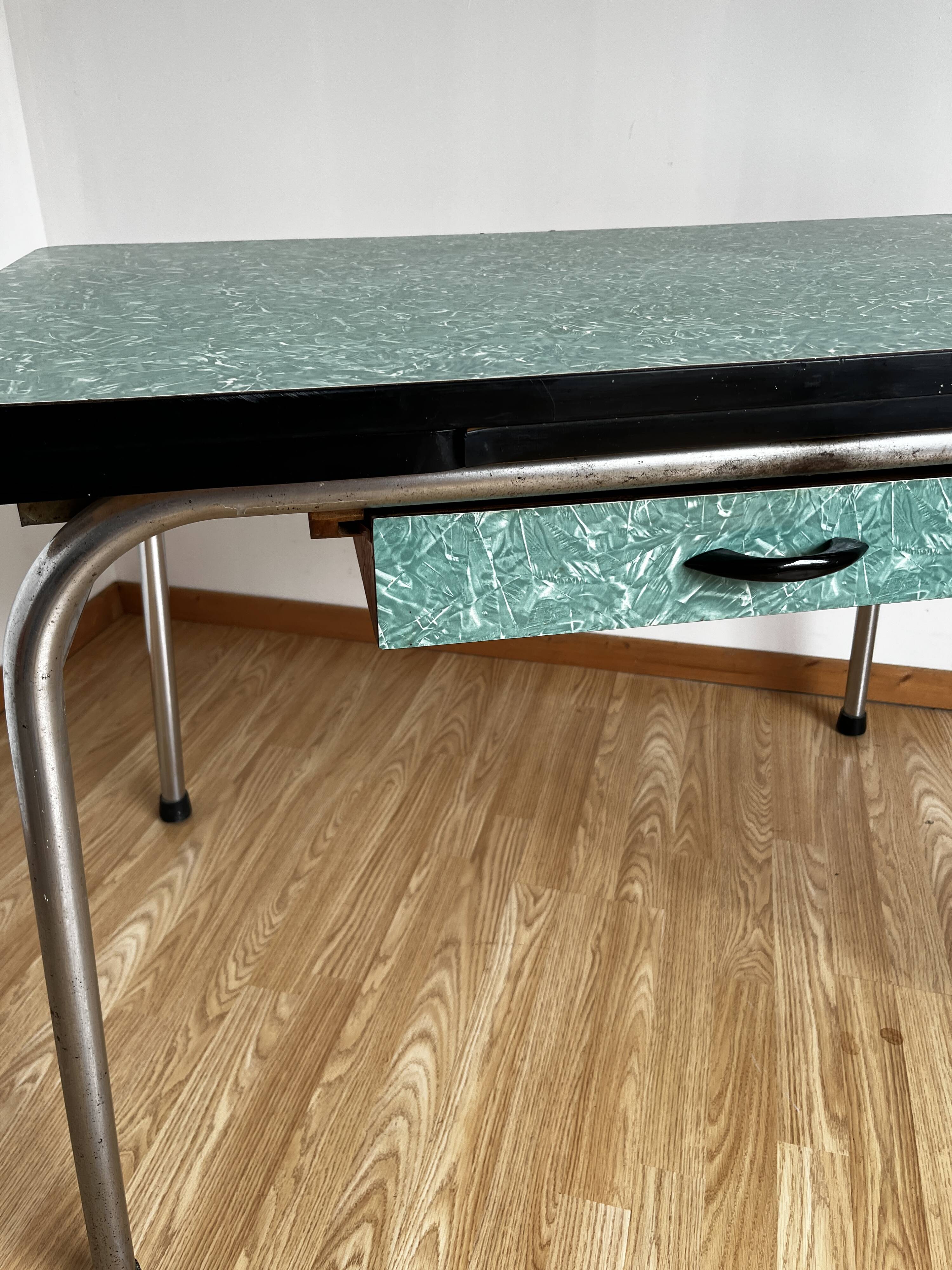 Table formica