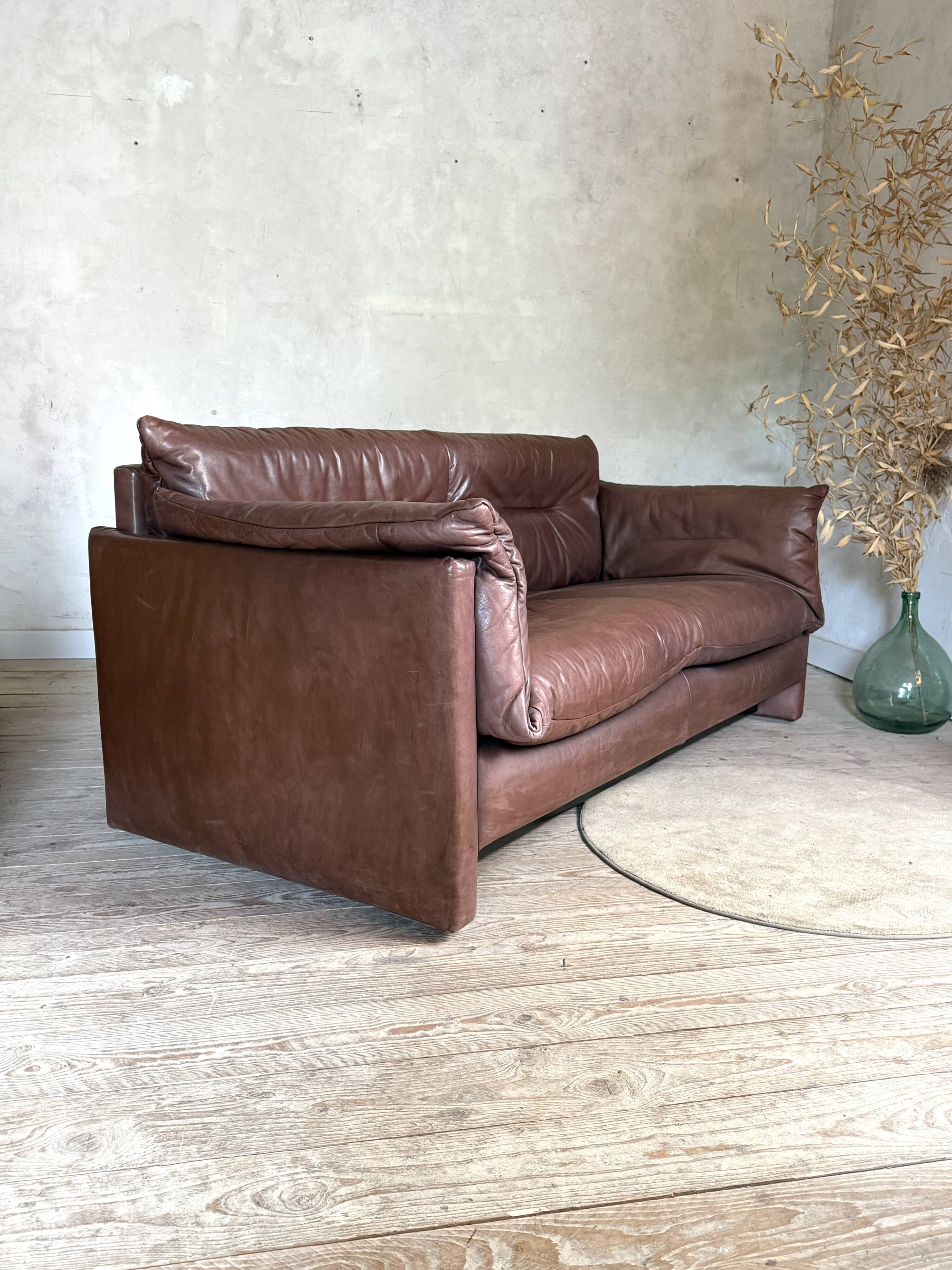 Vintage leather sofa Ligne Roset