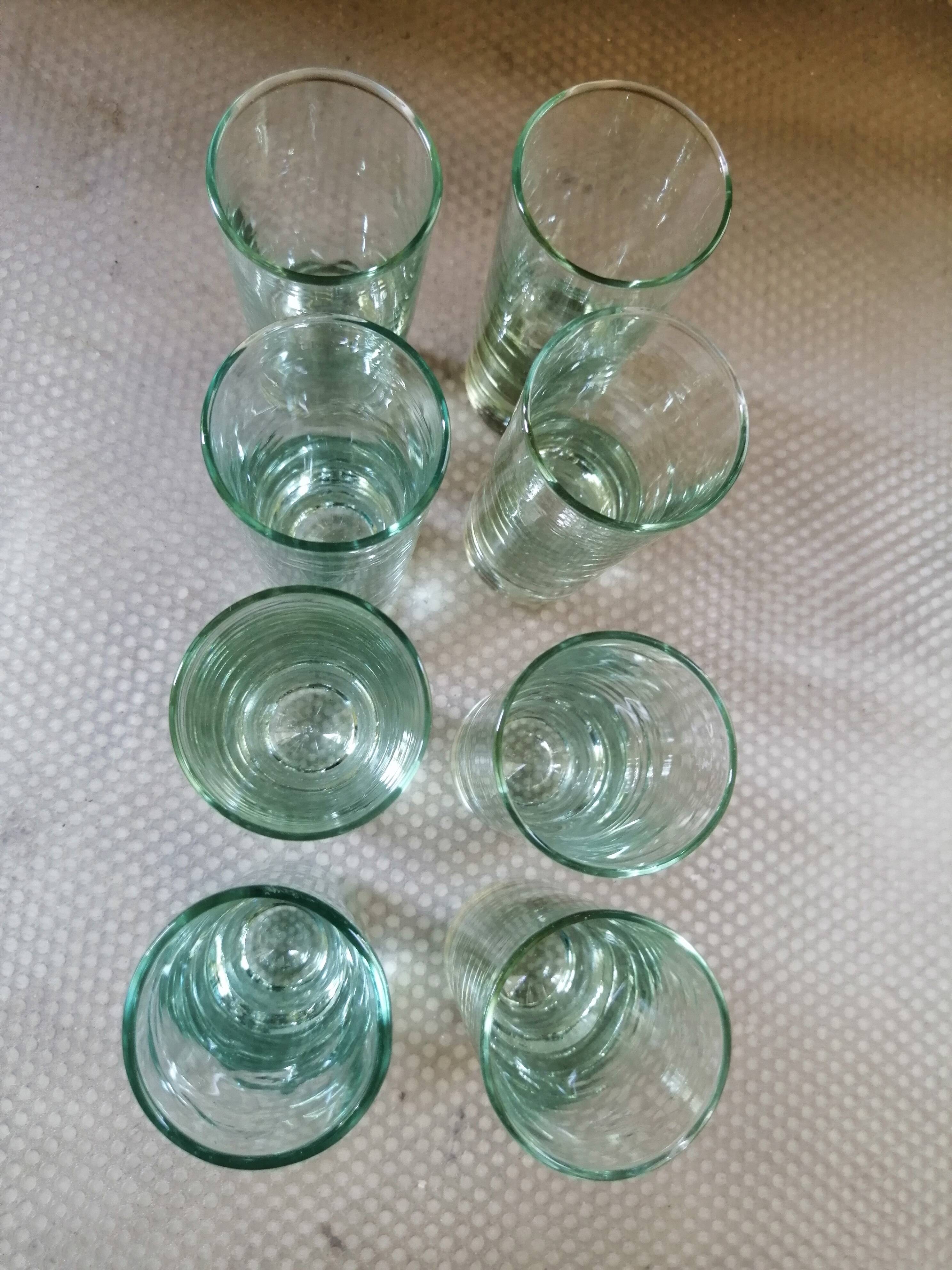 Série de huit verres à liqueur "tube"
