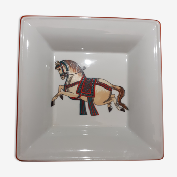 Empty porcelain pocket horse