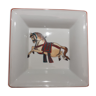 Empty porcelain pocket horse