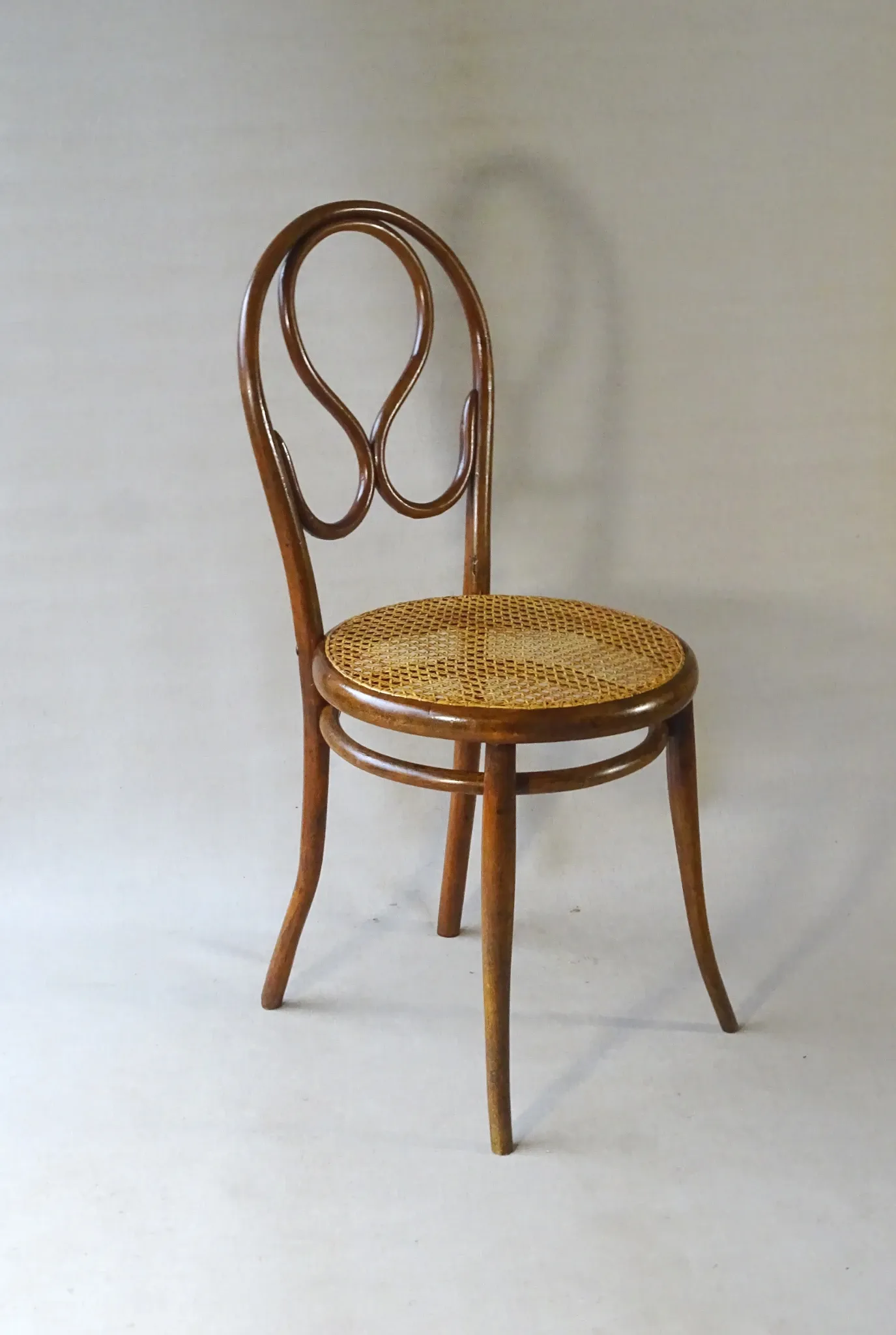 Thonet Chair No. 20 OMEGA circa 1870, original condition Bentwood