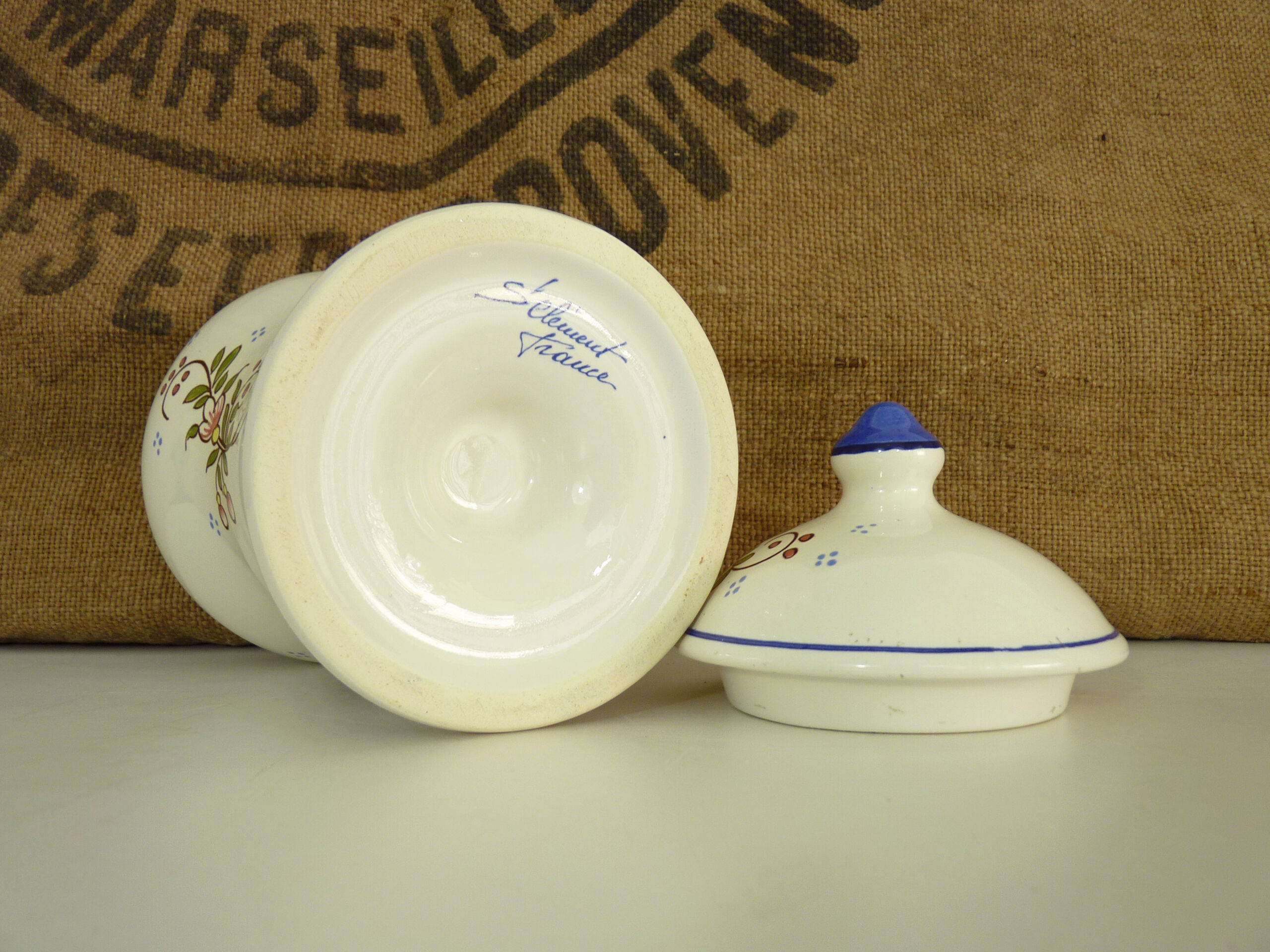 Ex-Ruscus apothecary pot in st Clement's earthenware