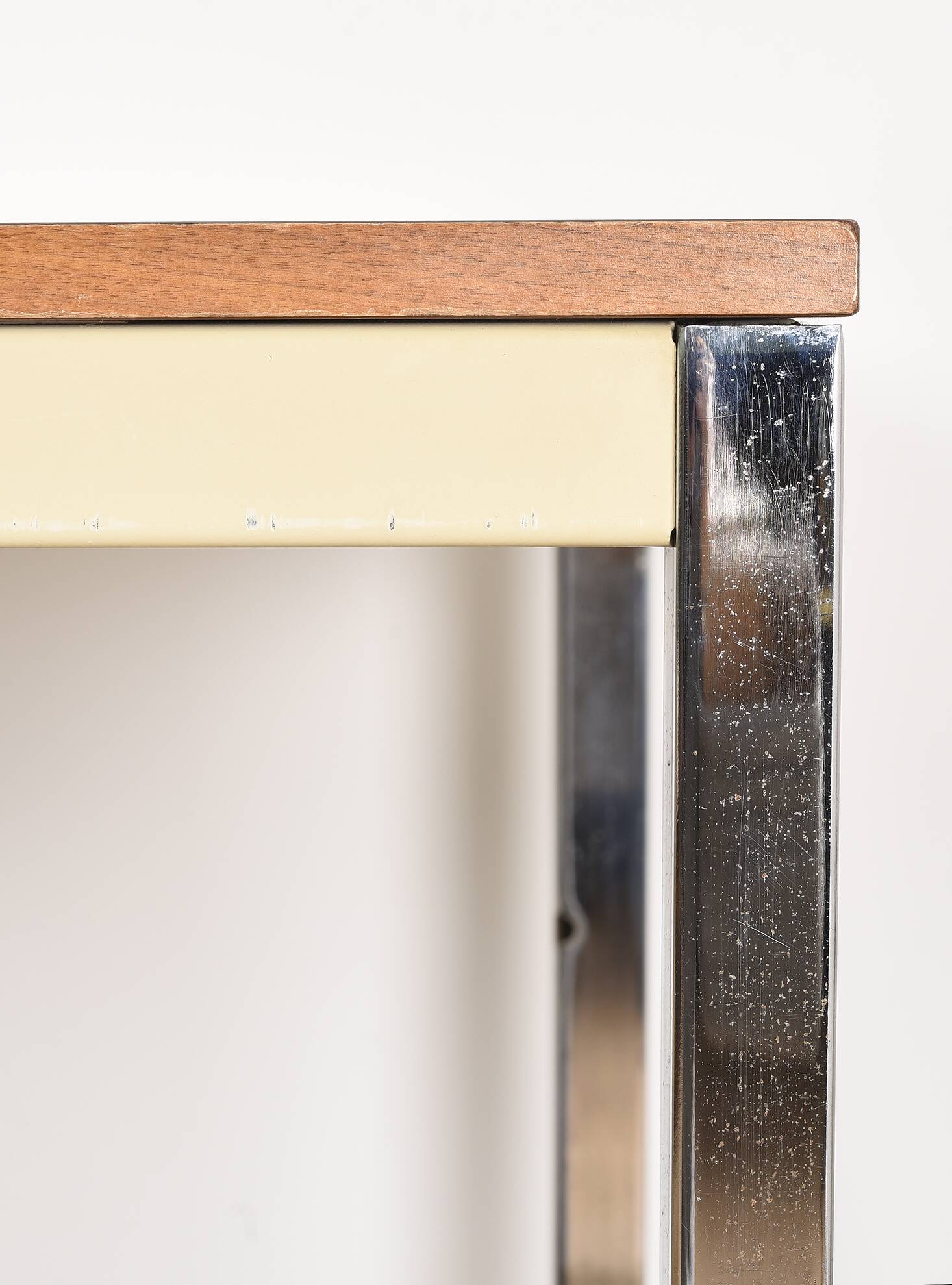 Bureau des années 50, fabriqué par la marque Strafor.