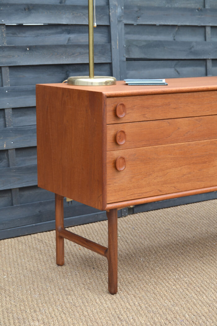 Commode en teck par Meredew * 132 cm