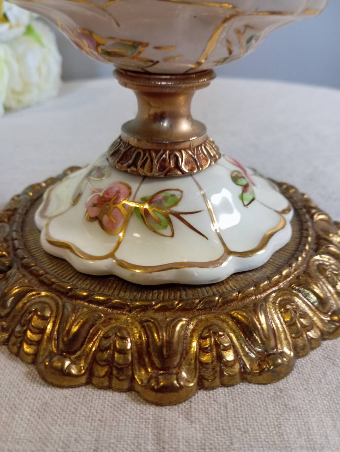 Baroque inspired table lamp, bronze, ceramic flowers and glass globe