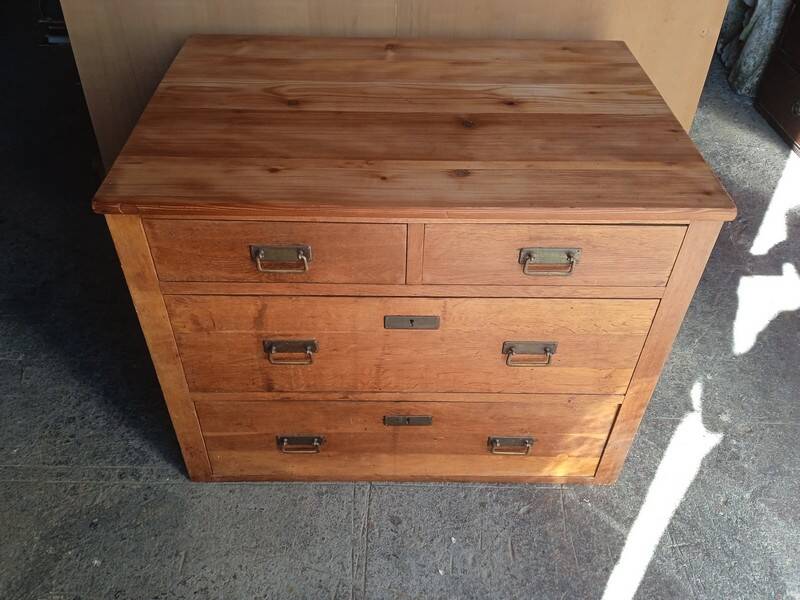 Commode en chêne brut et laiton, 1940