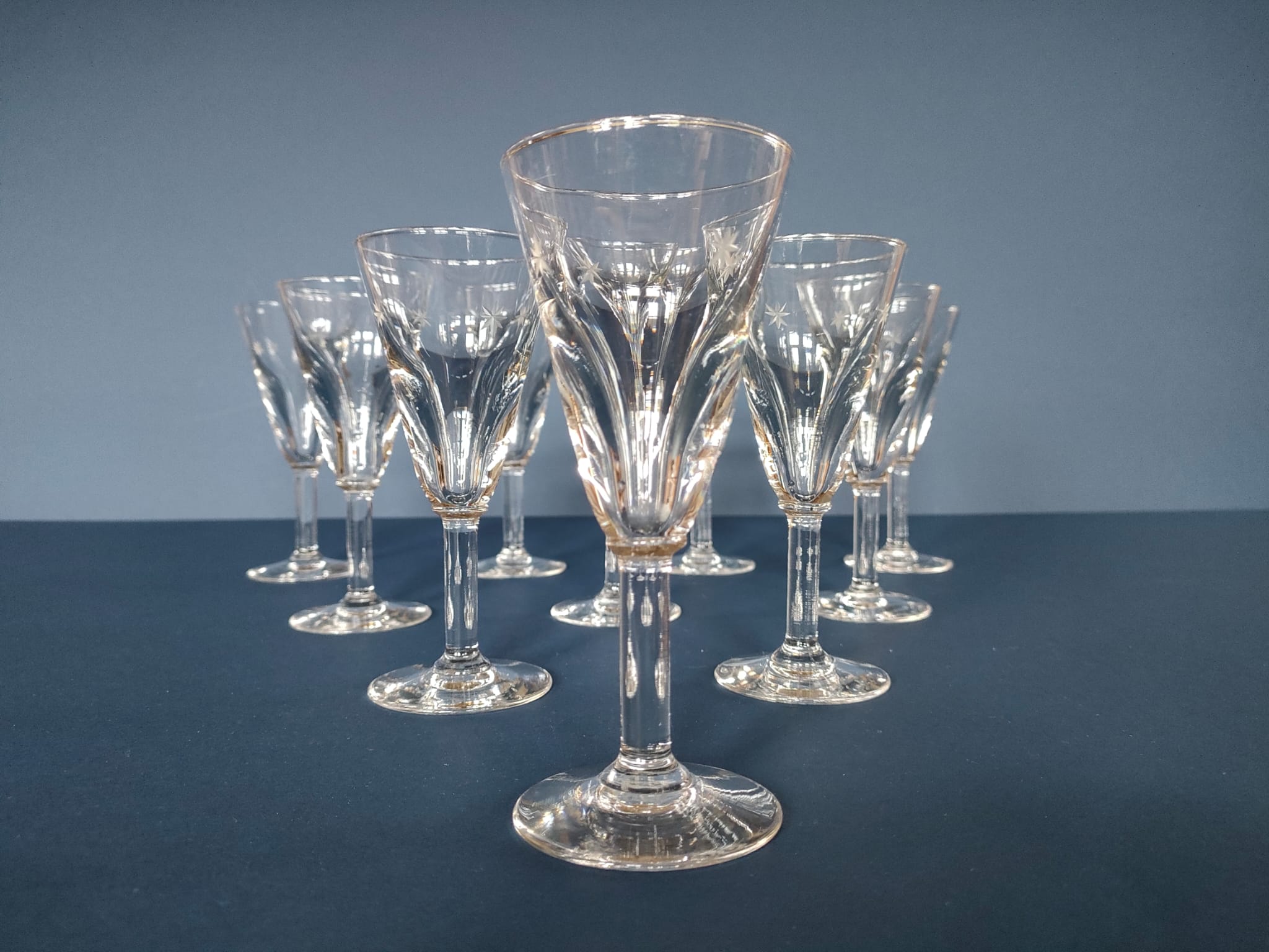 10 old glasses of white wine