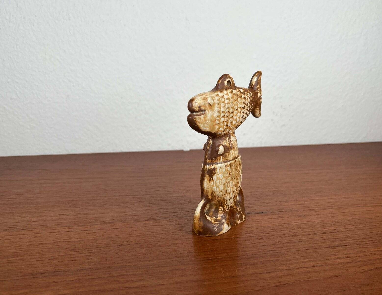 Decorative fish holder in studio pottery by Haico Nitzsche for Søholm, 1960s.