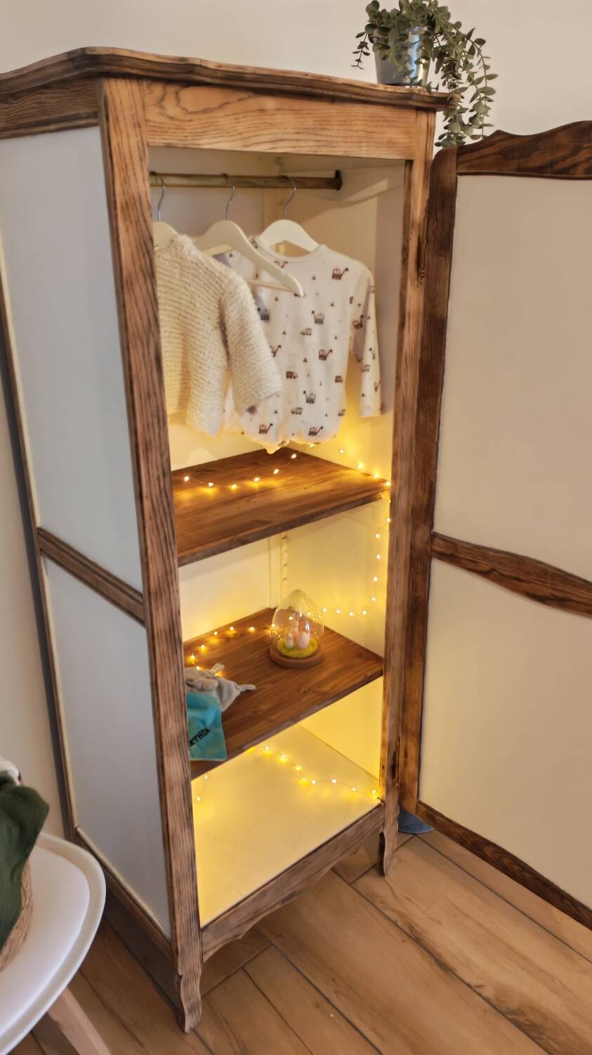 Renovated wooden bonnetière