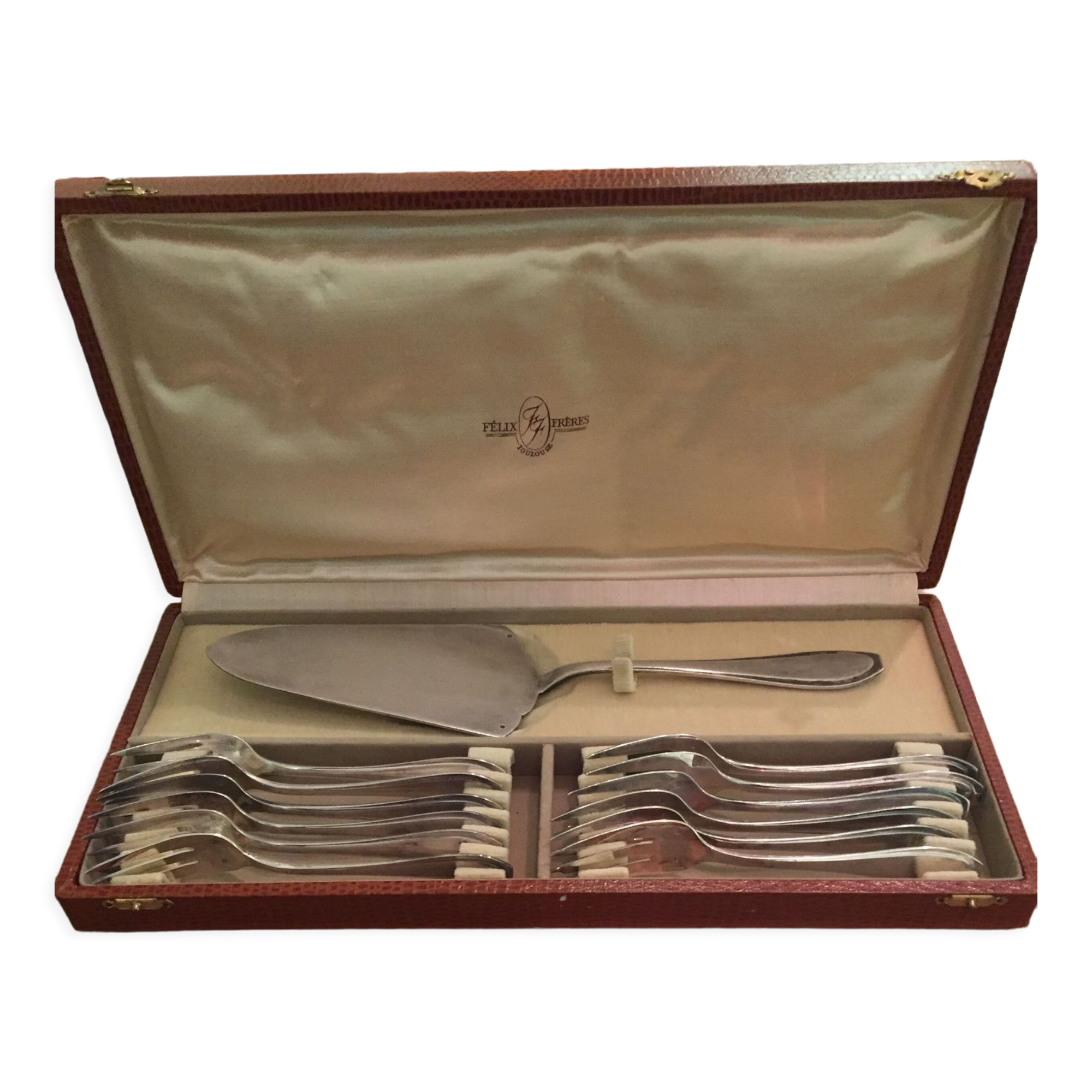 Silver metal cutlery