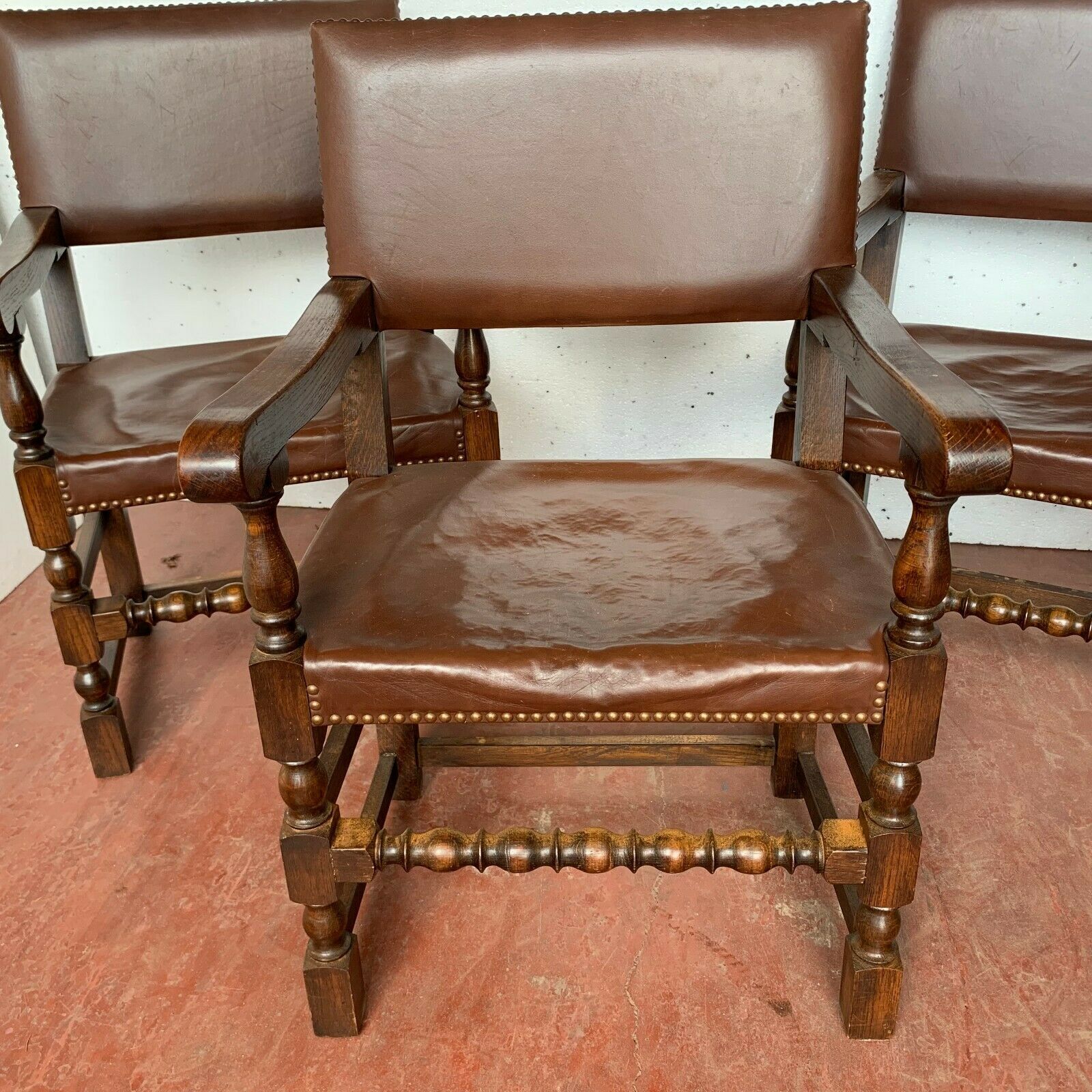Renaissance-style armchair in solid chene 19th century leather seat