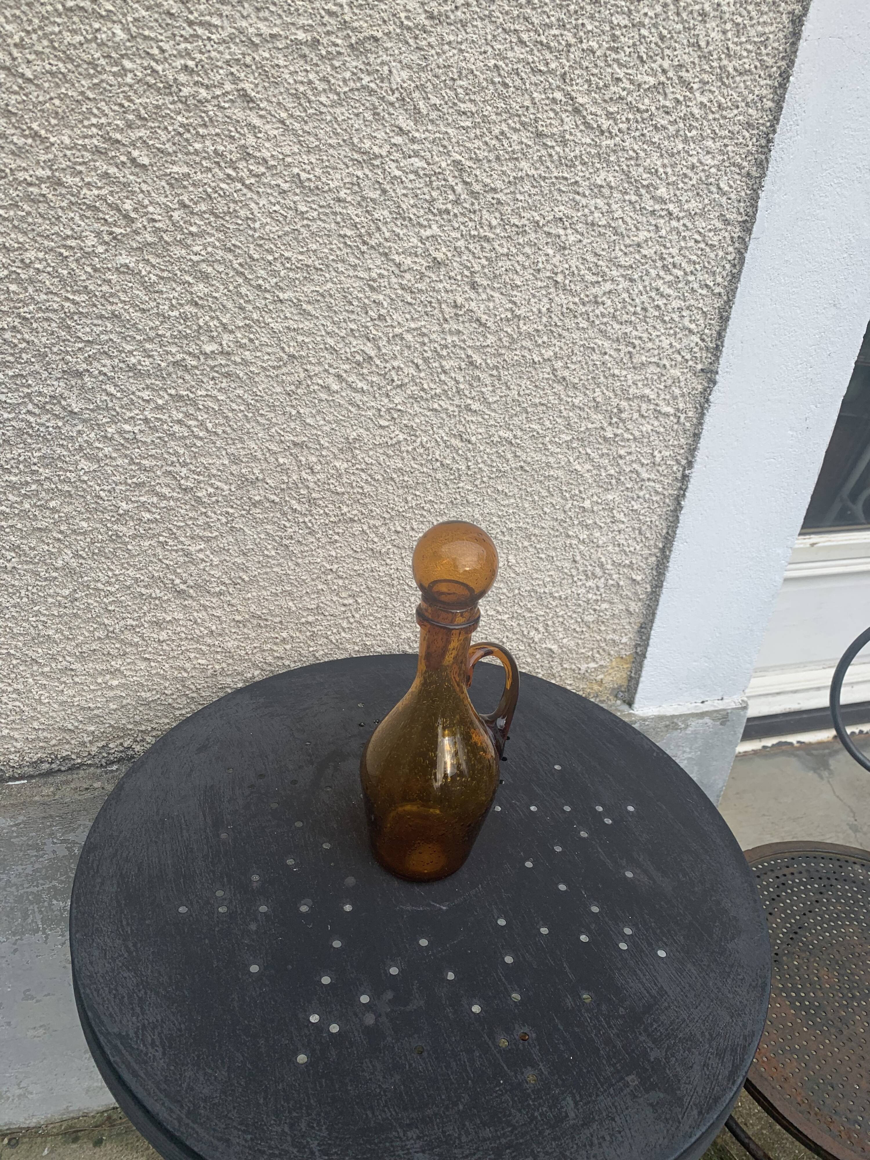 Carafe, flacon en verre soufflé jaune doré verrerie de biot signé, vintage