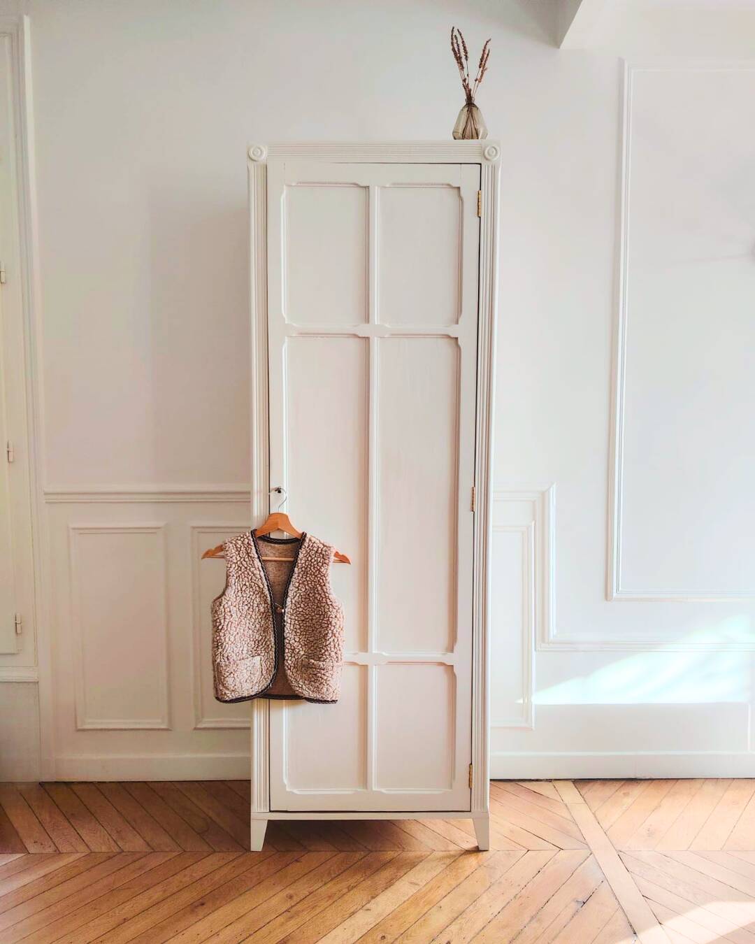 Armoire parisienne ancienne rénovée, années 1900-1920