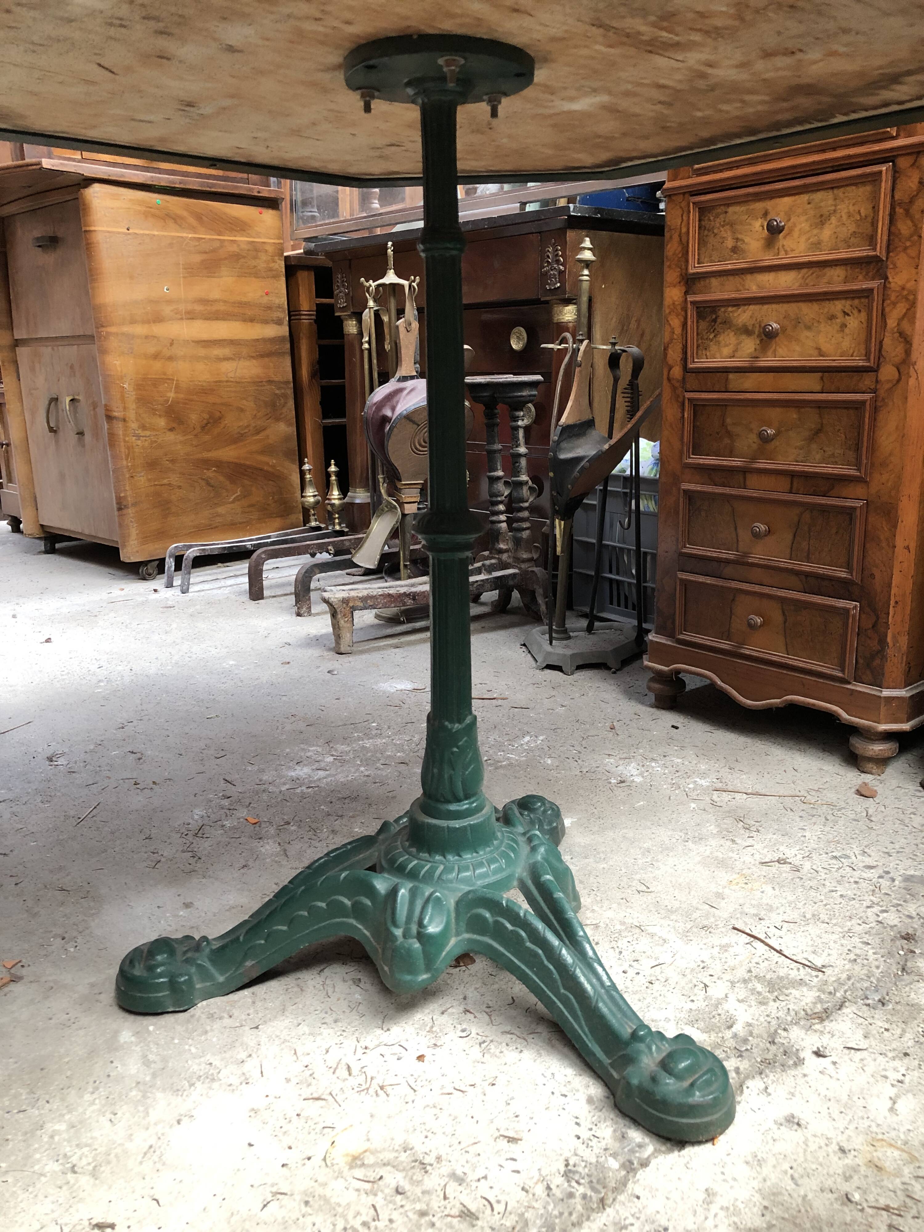 Bistro pedestal table