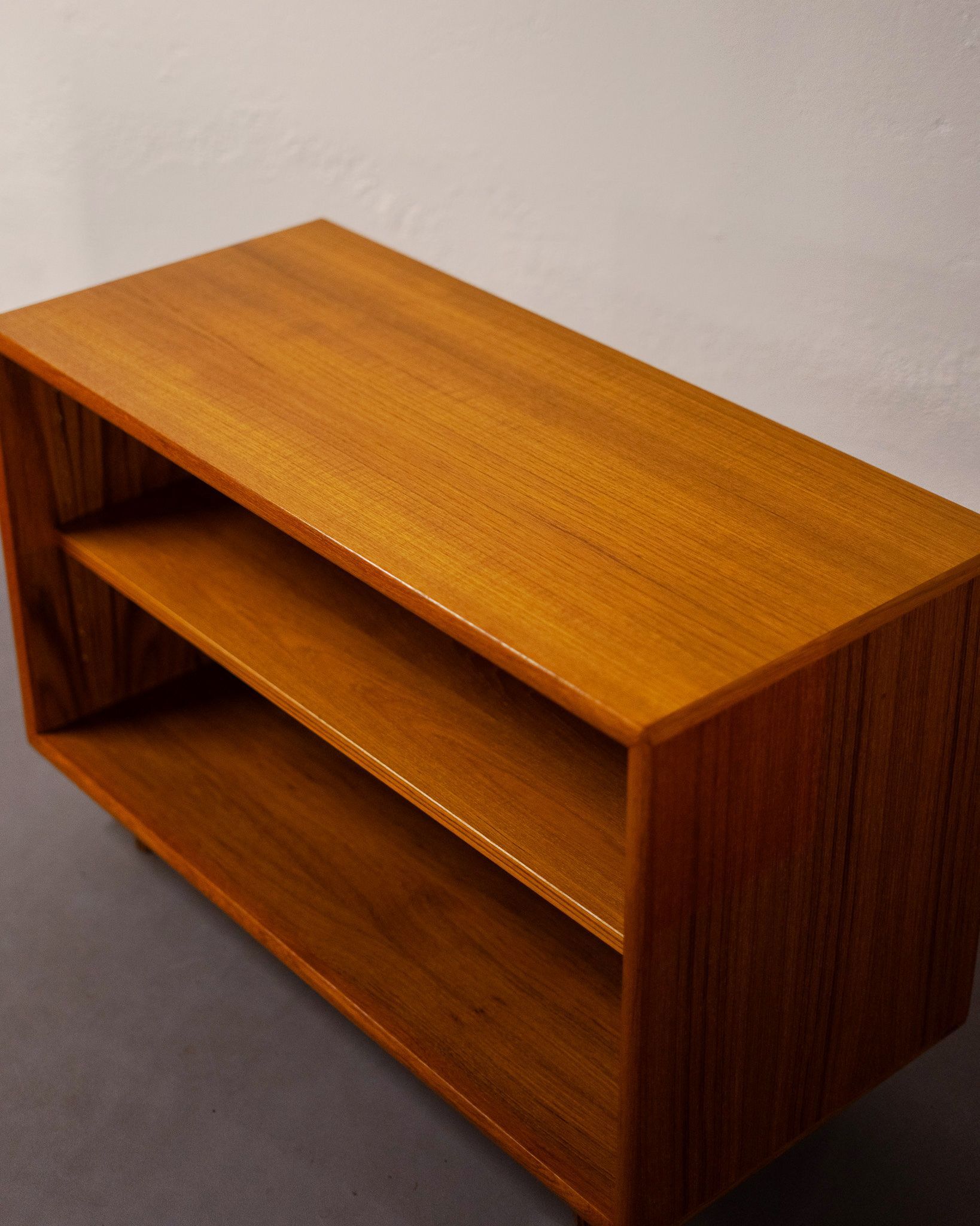 Mid-century low shelf in teak