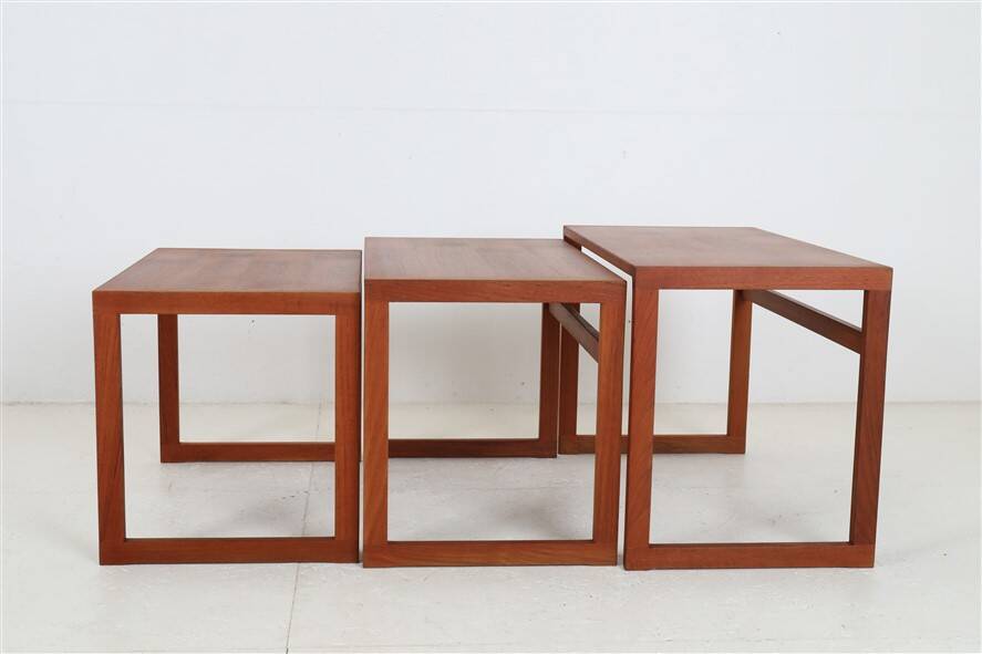 Set of 3 "#253" teak nesting tables by Kai Kristiansen / Mid-century Danish modern design / Minimalism / 1960s