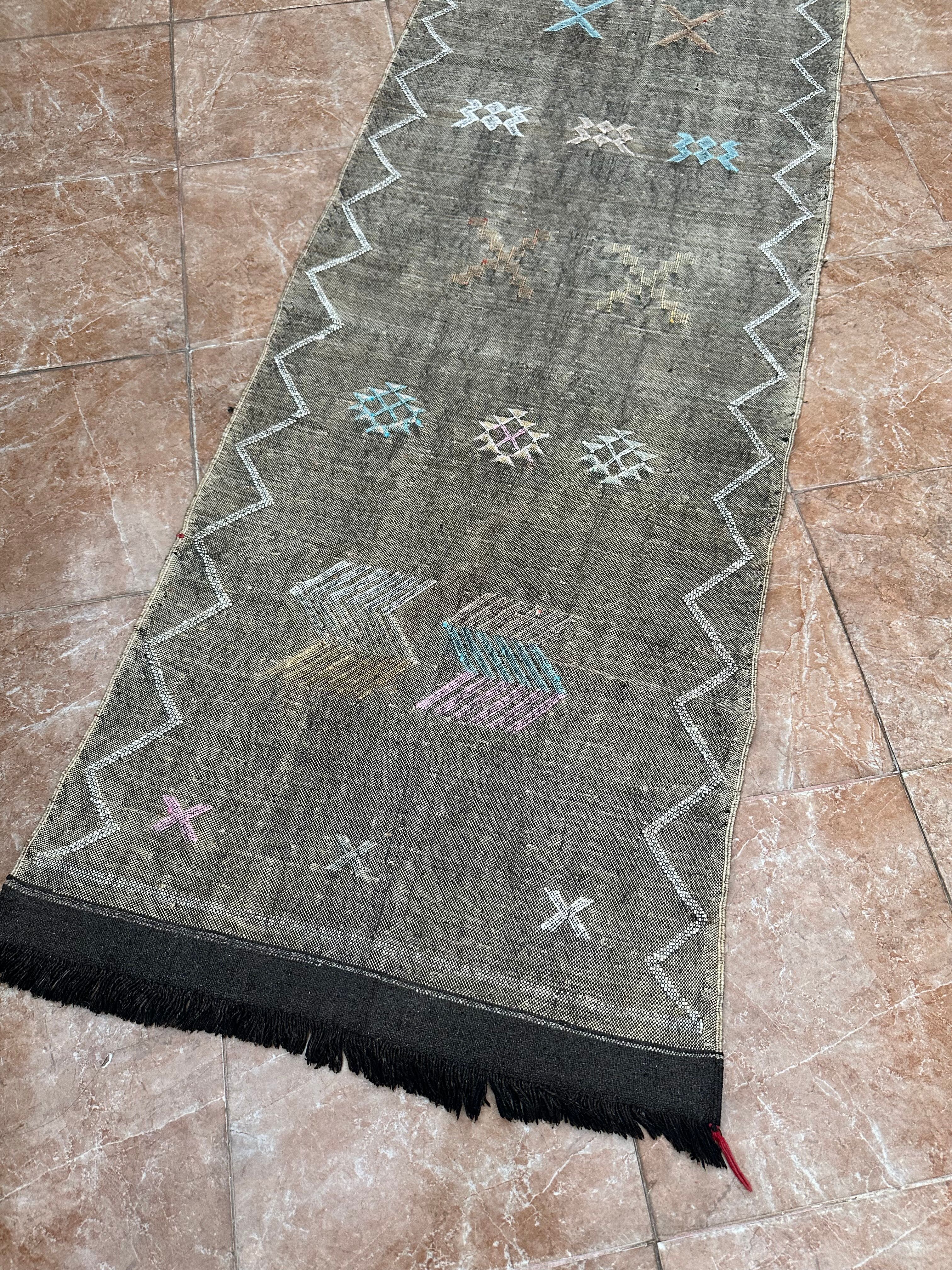 Moroccan silk hallway rug with cactus pattern: handwoven