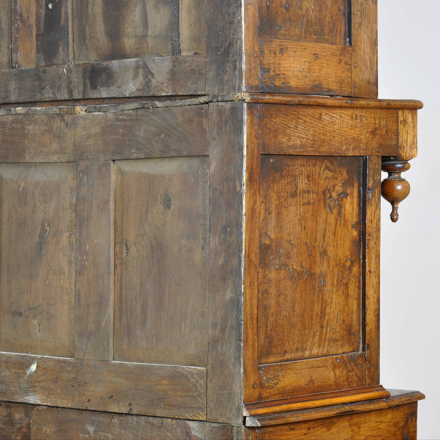 Oak tridarn cabinet, circa 1710