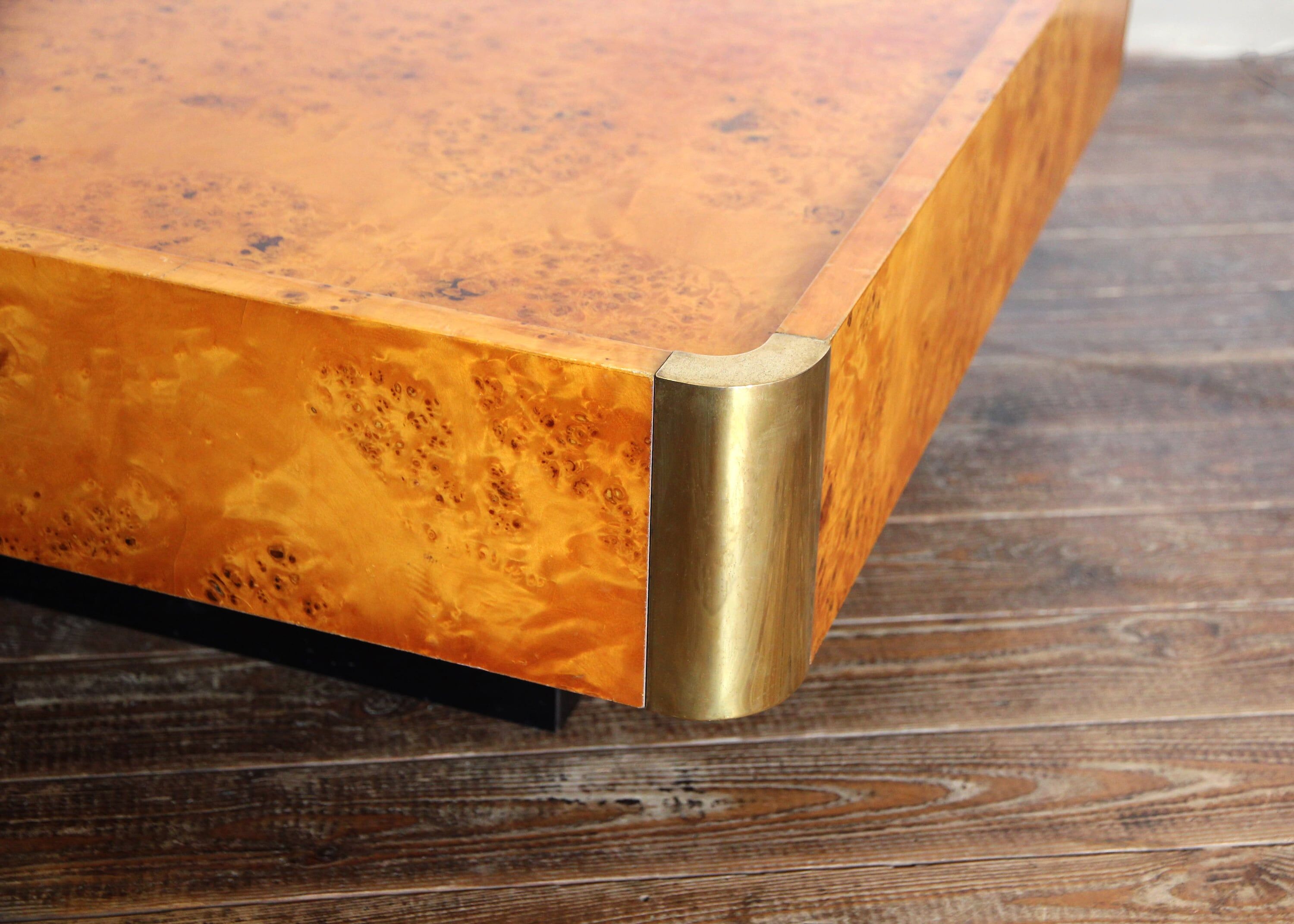 Table basse en loupe de bois pour Mario Sabot