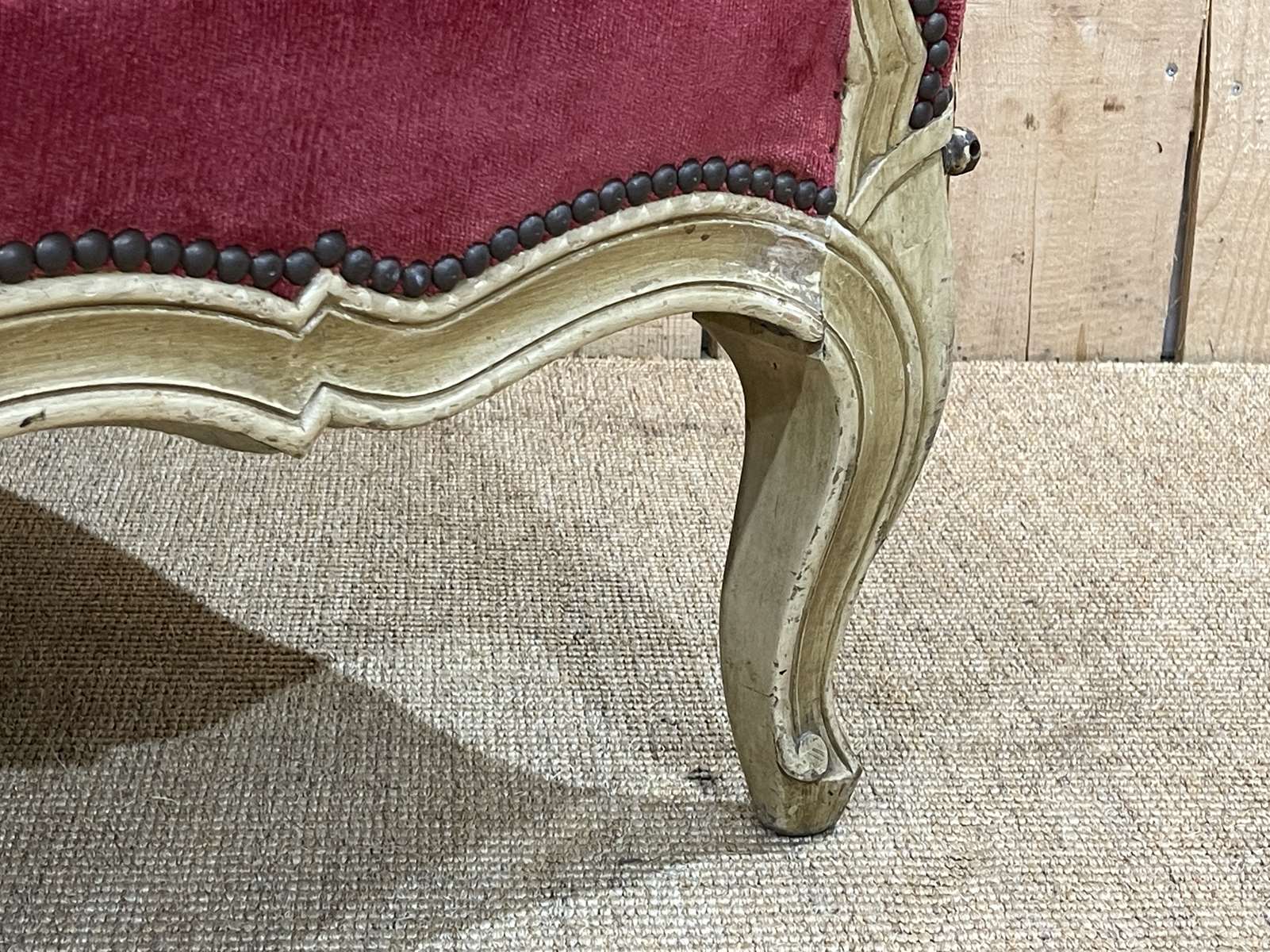 Louis XV style daybed in painted wood and covered with a red velvet