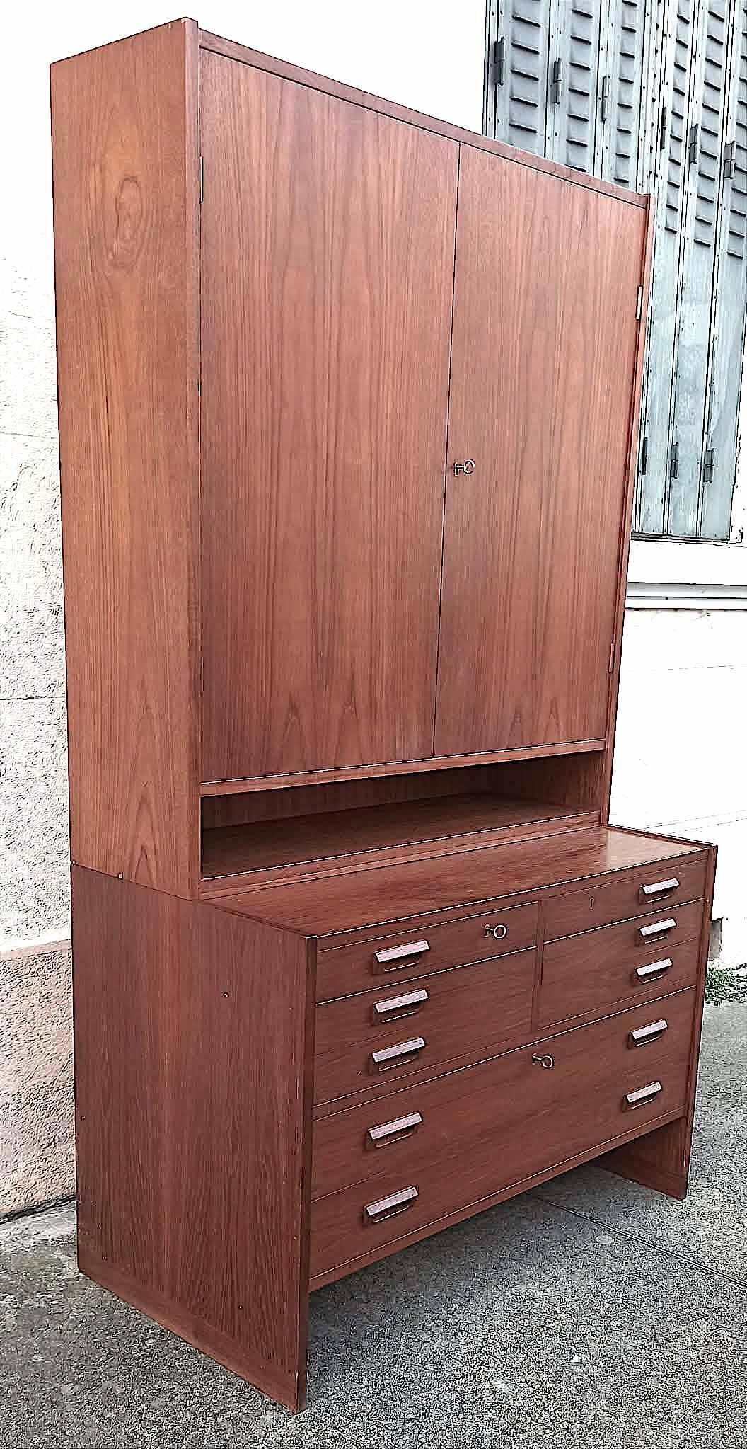 Double teak cabinet from the 1950s by Hans Wegner for RY Mobler, height 180 cm.