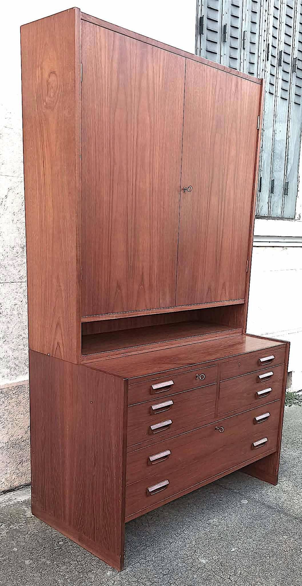 Double teak cabinet from the 1950s by Hans Wegner for RY Mobler, height 180 cm.