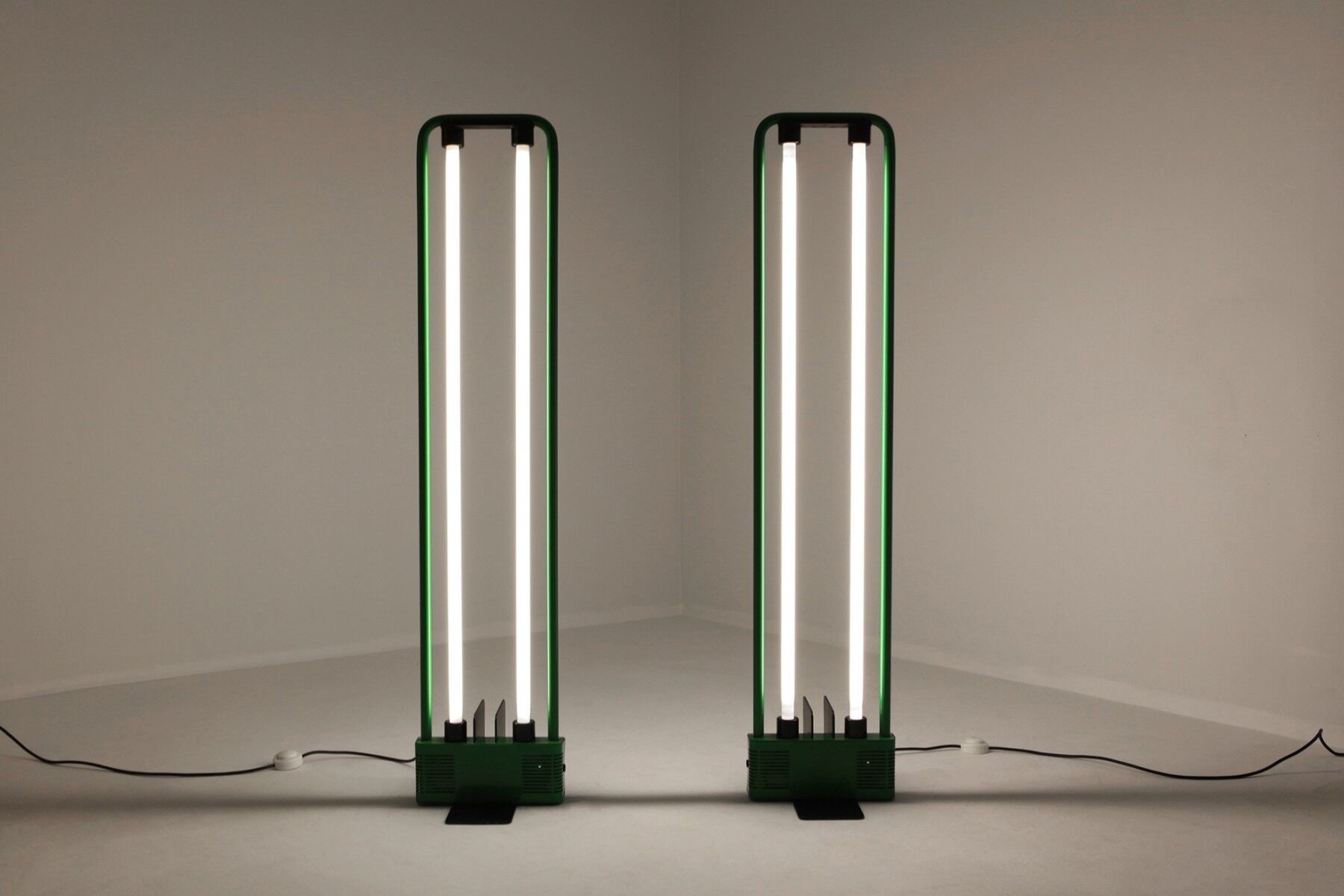 Lampadaire néon vert Gian Nicola Gigante 1981