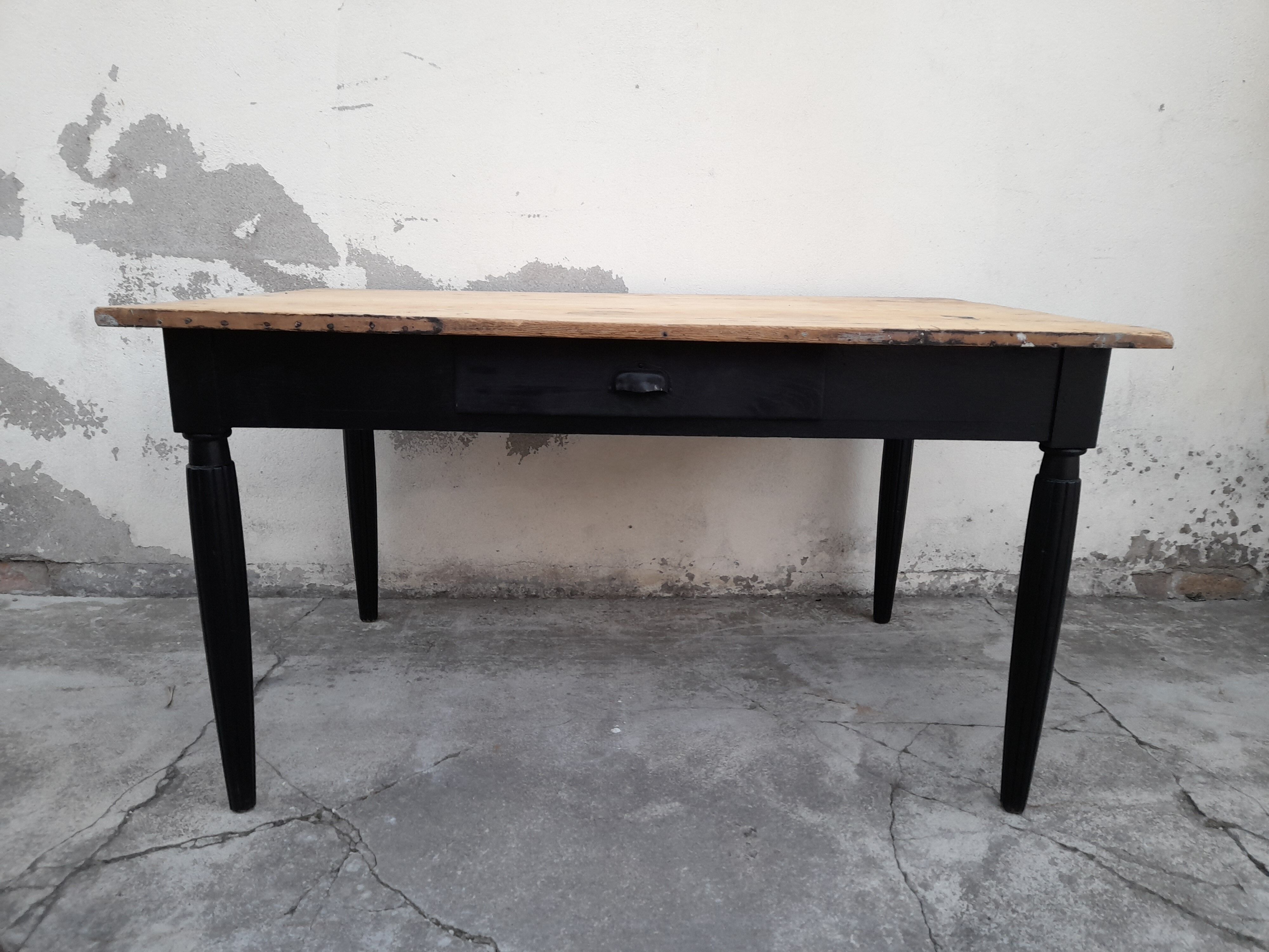 Table de ferme ancienne patiné noir -1m30