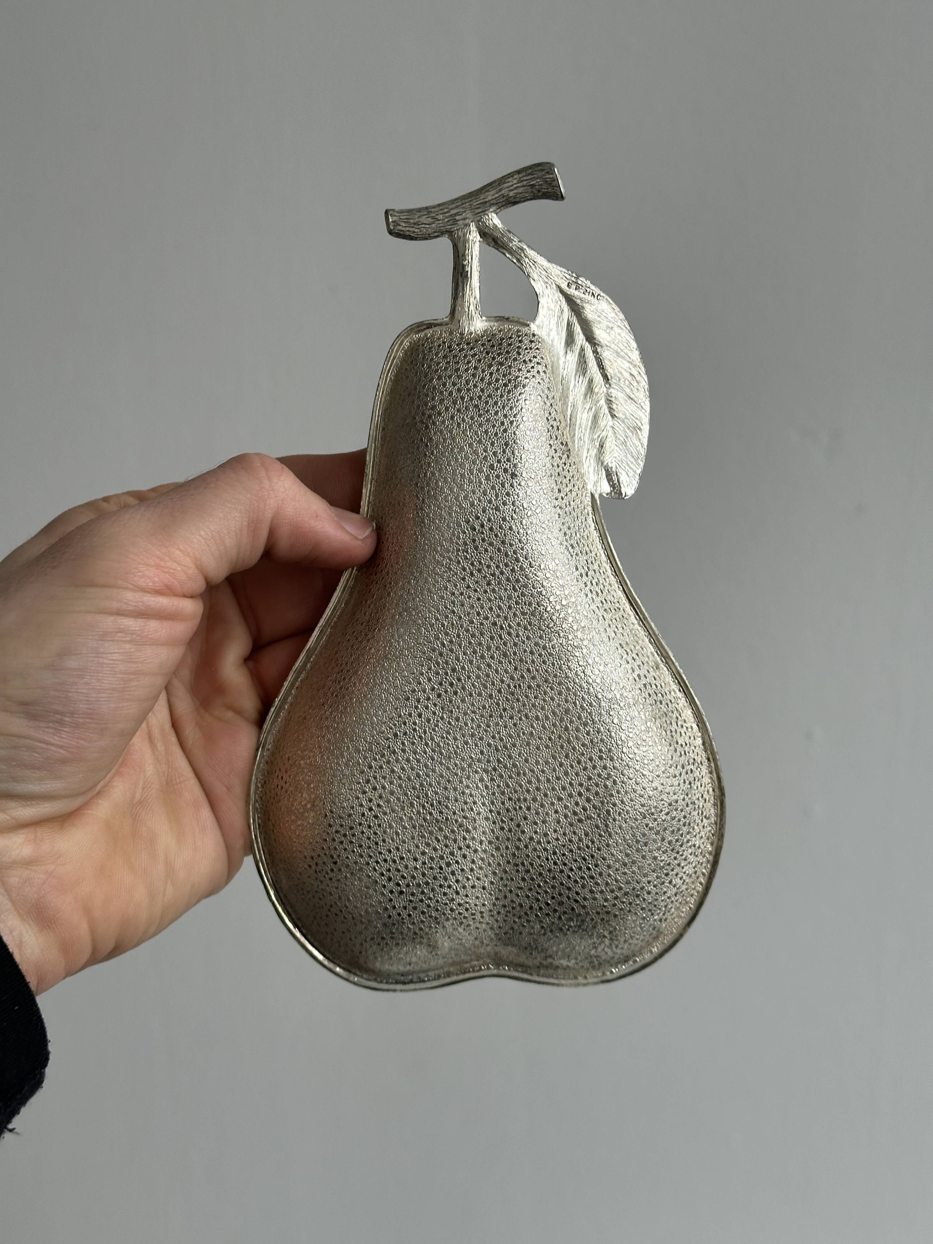Small pear metal pocket holder